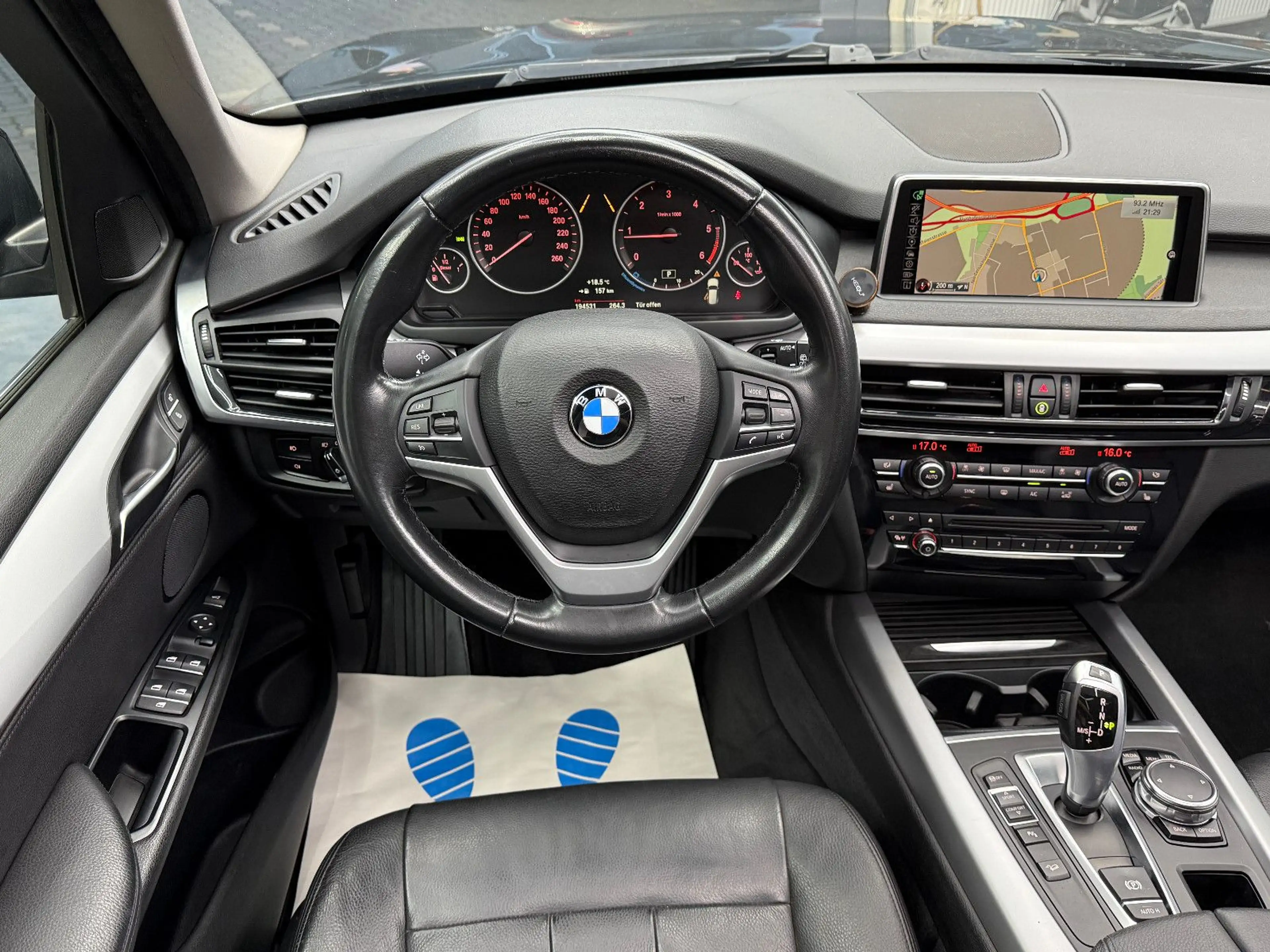 BMW X5 xDrive 25d / Panorama Navi Xenon Tempomat AHK — photo 9