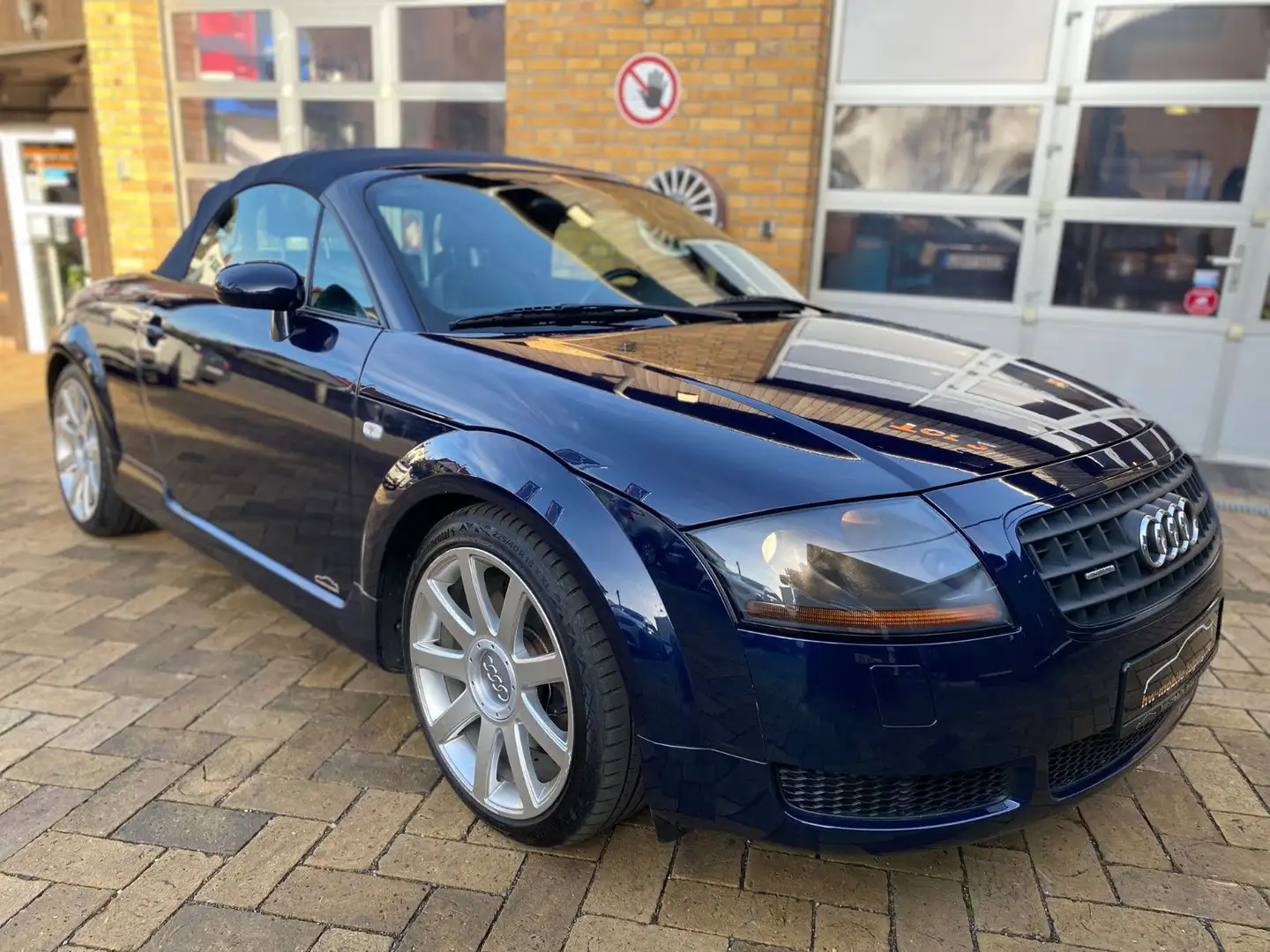 Audi TT 1.8T Roadster Cabrio quattro Bose Xenon GRA Blau - 1