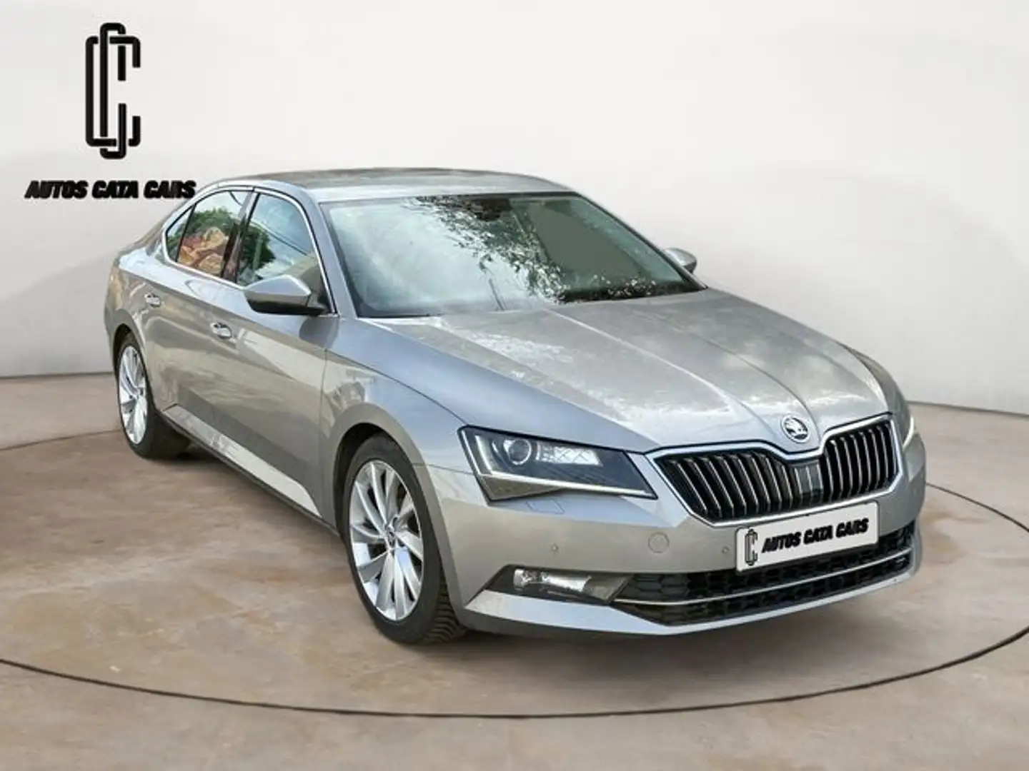 Skoda Superb 2.0TDI AdBlue tech Style 4x4 110kW Szary - 1