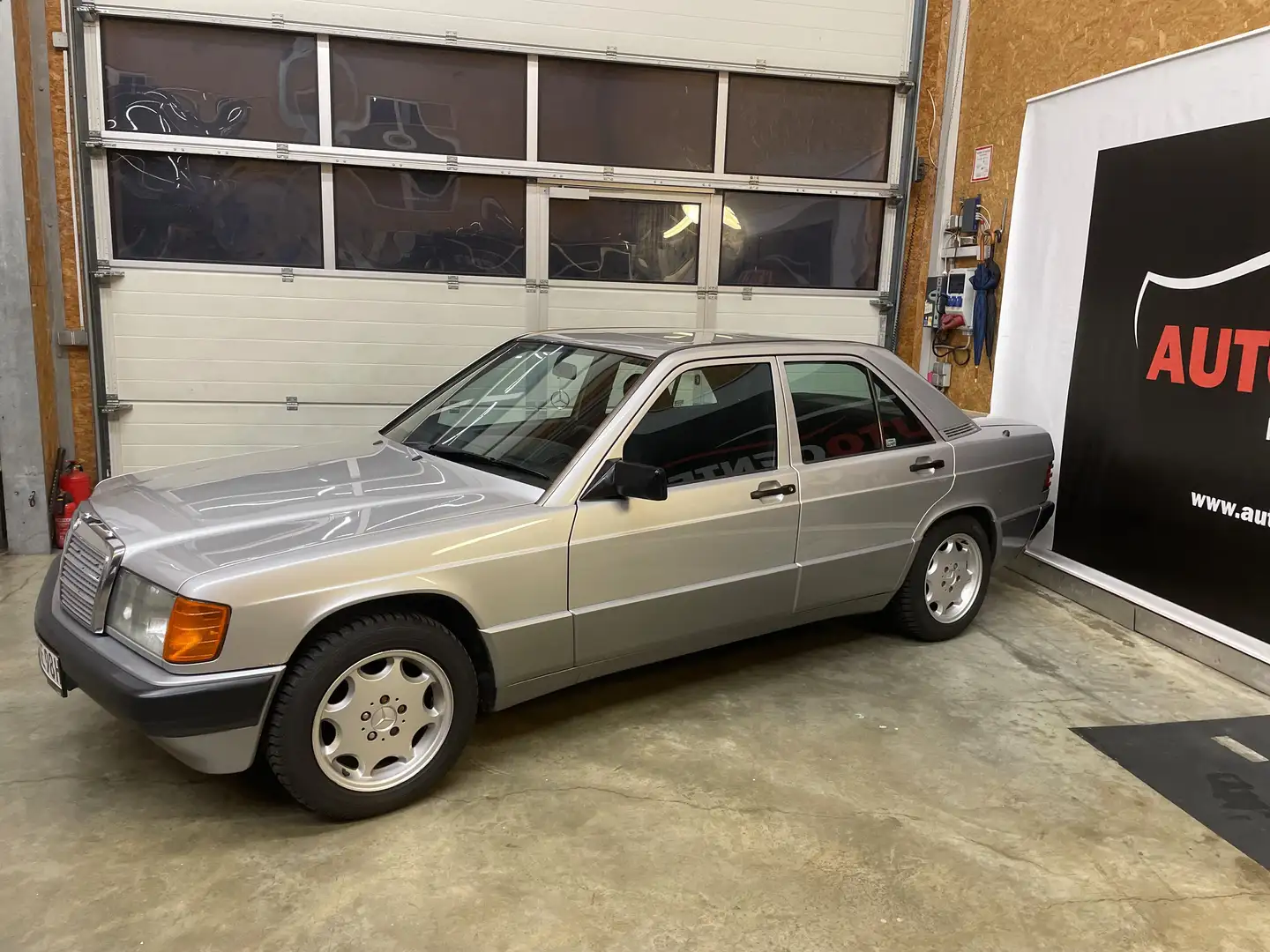 Mercedes-Benz 190 D Gris - 2