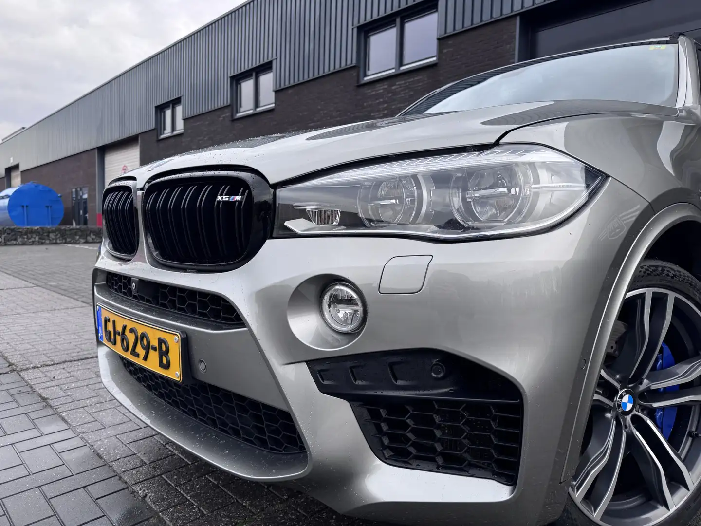 BMW X5 M | 2E EIGENAAR | ORIG.NL | 576PK | PANO DAK | B&O | Grijs - 2