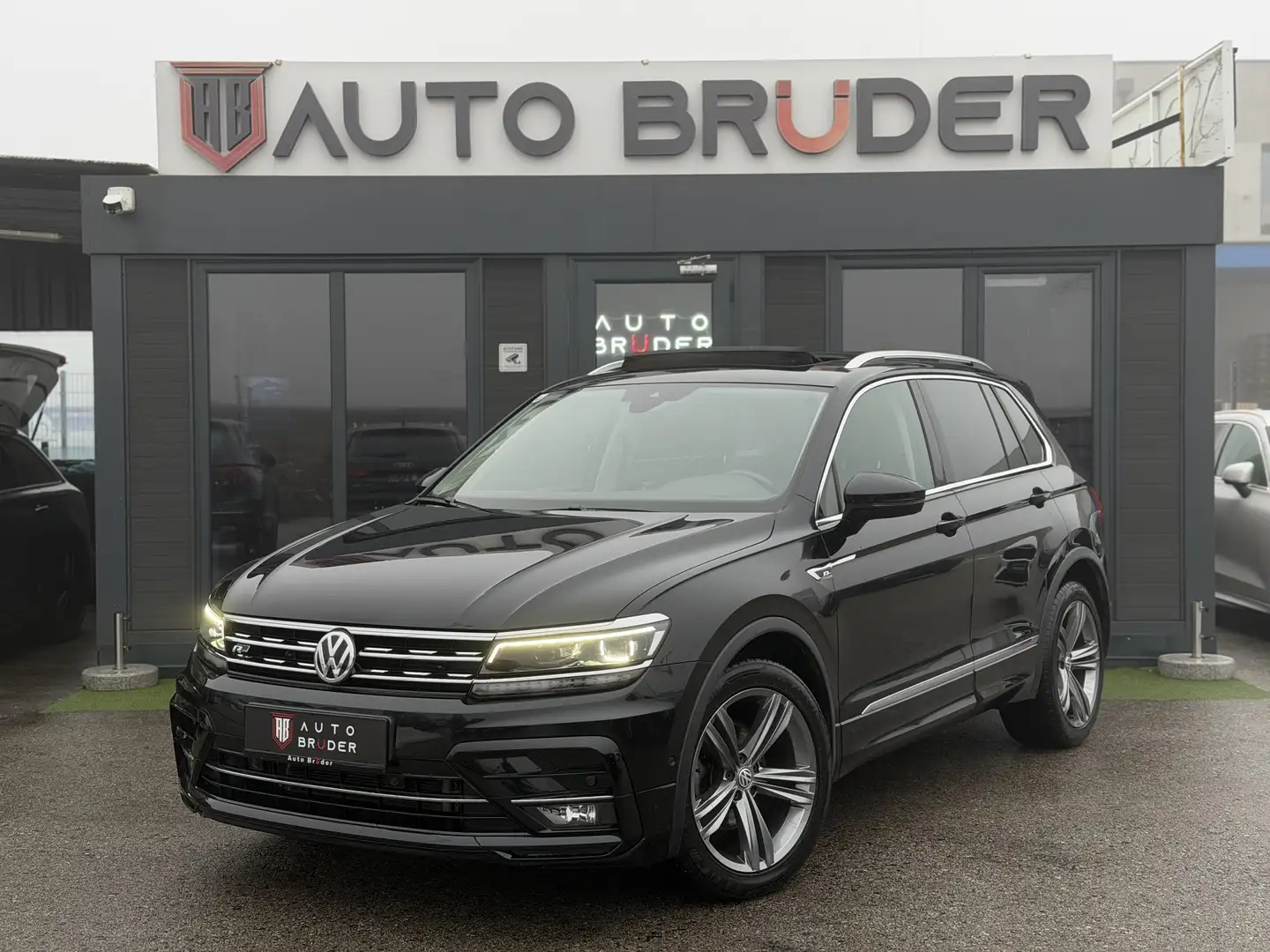 Volkswagen Tiguan 2,0 TDI SCR 4Motion R-Line Highline DSG |Pano|AHK Schwarz - 1