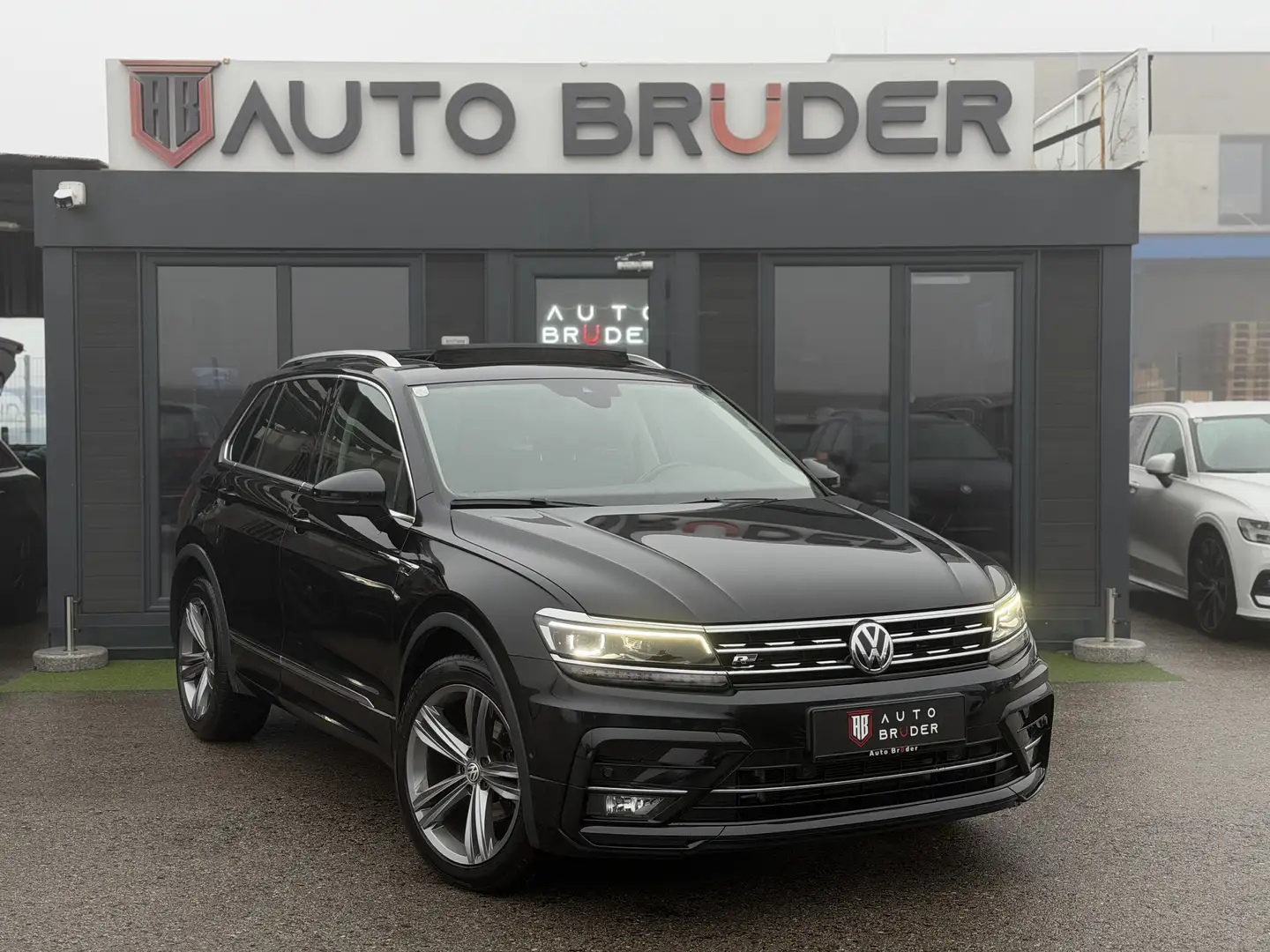 Volkswagen Tiguan 2,0 TDI SCR 4Motion R-Line Highline DSG |Pano|AHK Schwarz - 2