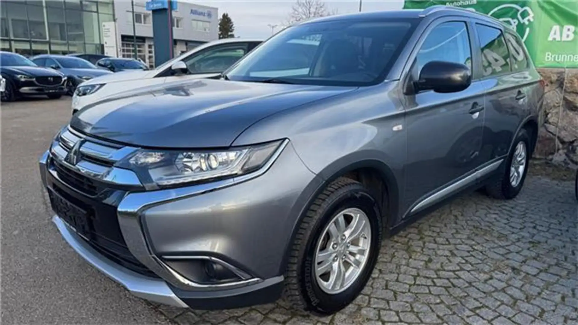 Mitsubishi Outlander 2,0 MIVEC AS&G Invite Grau - 1