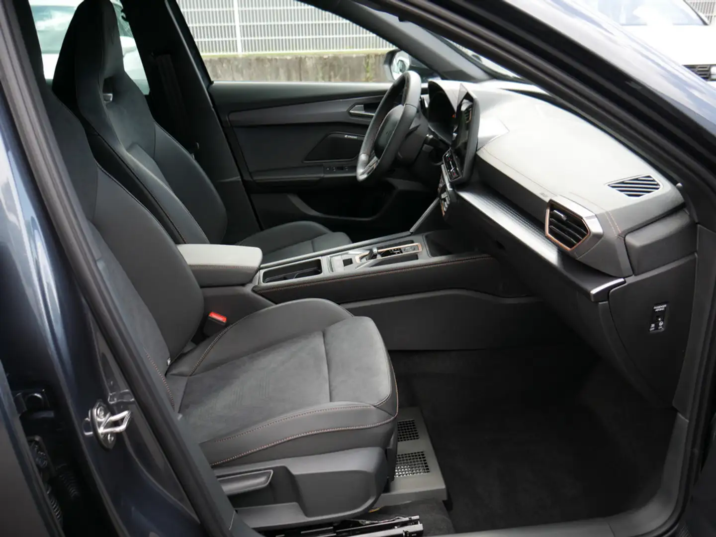 CUPRA Formentor VZ 1.5 e-Hybrid NAVI ACC LED 360° Grau - 2