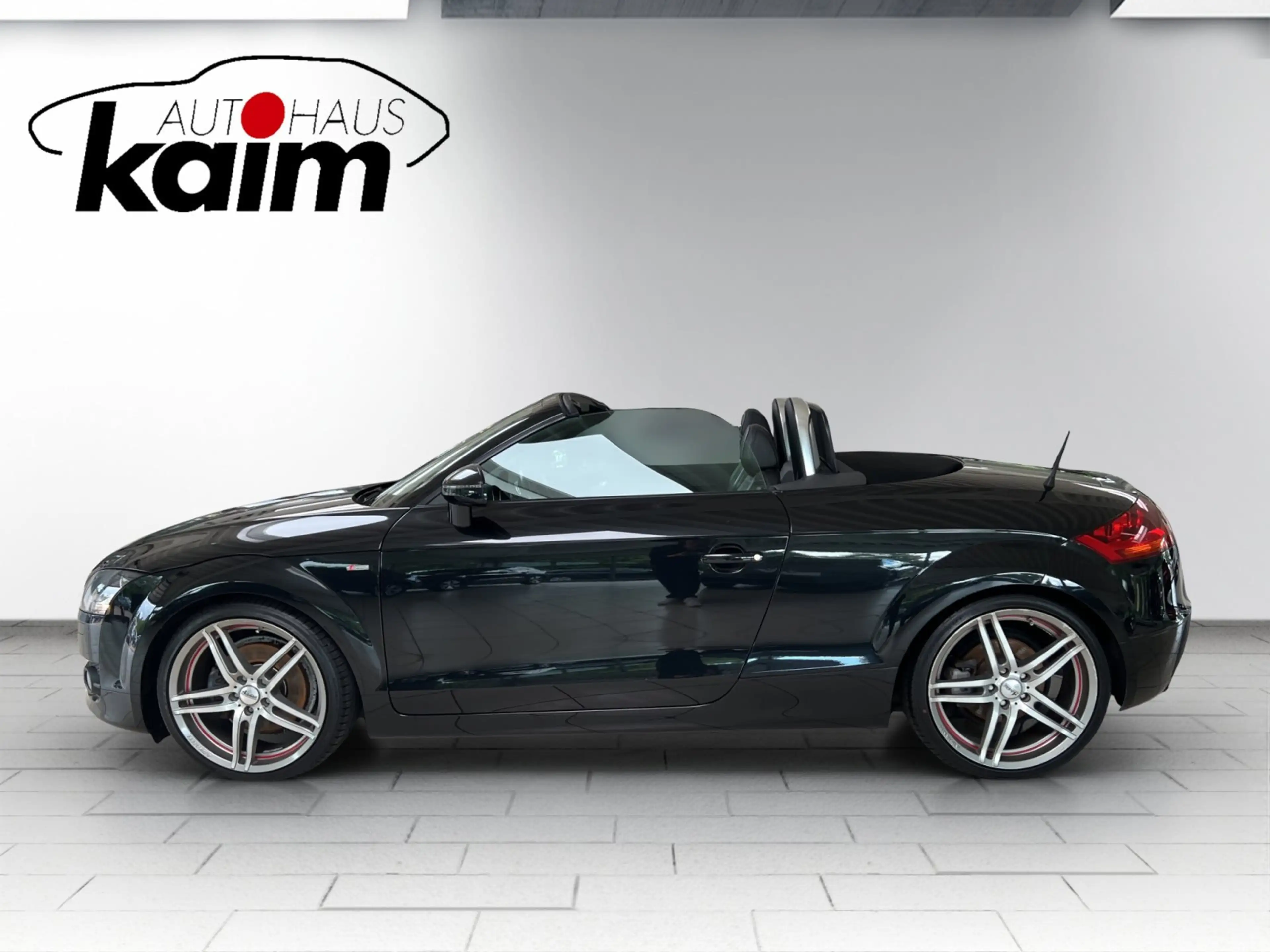 Audi TT 2.0 TFSI Roadster — photo 2