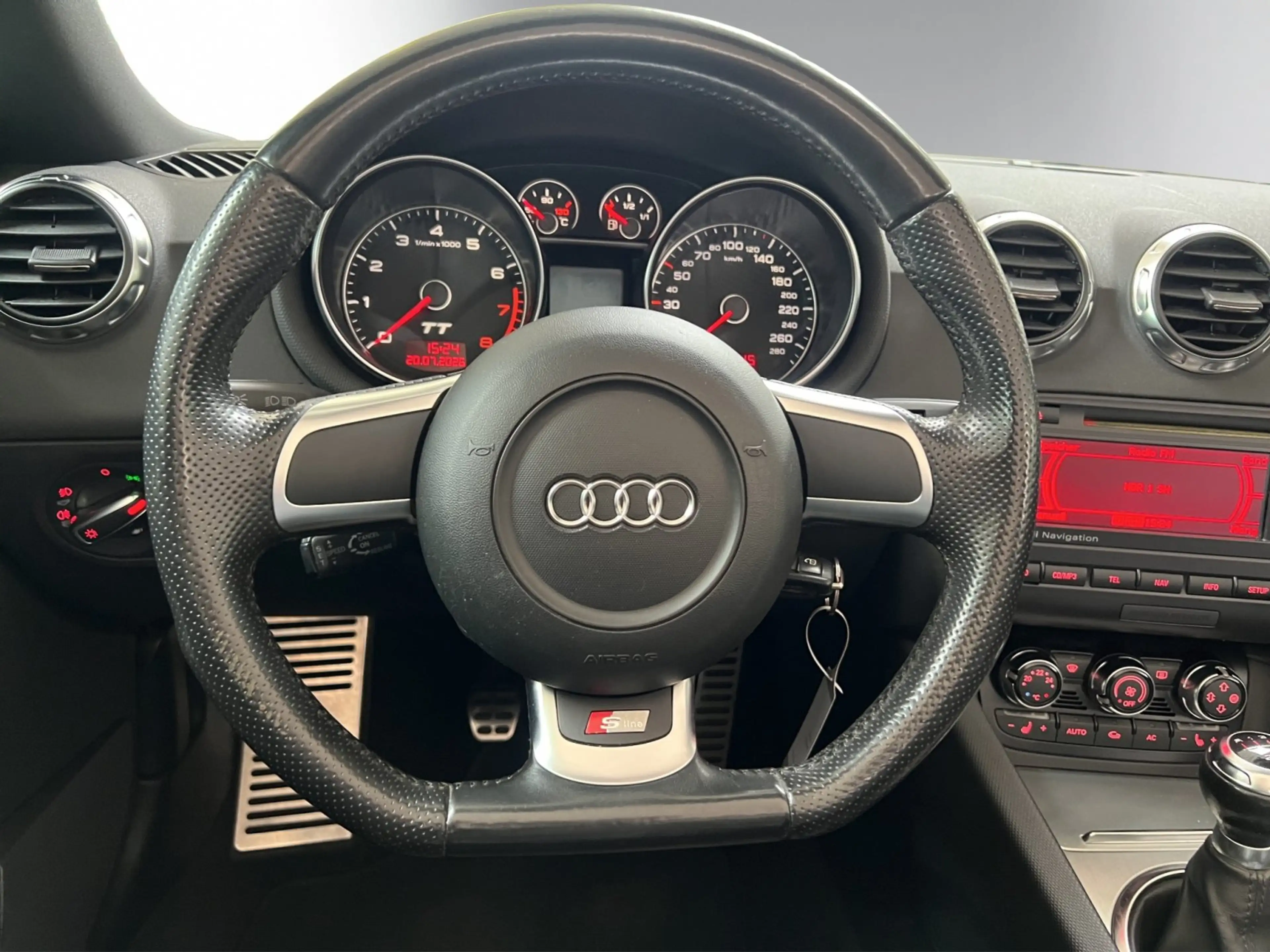 Audi TT 2.0 TFSI Roadster — photo 13