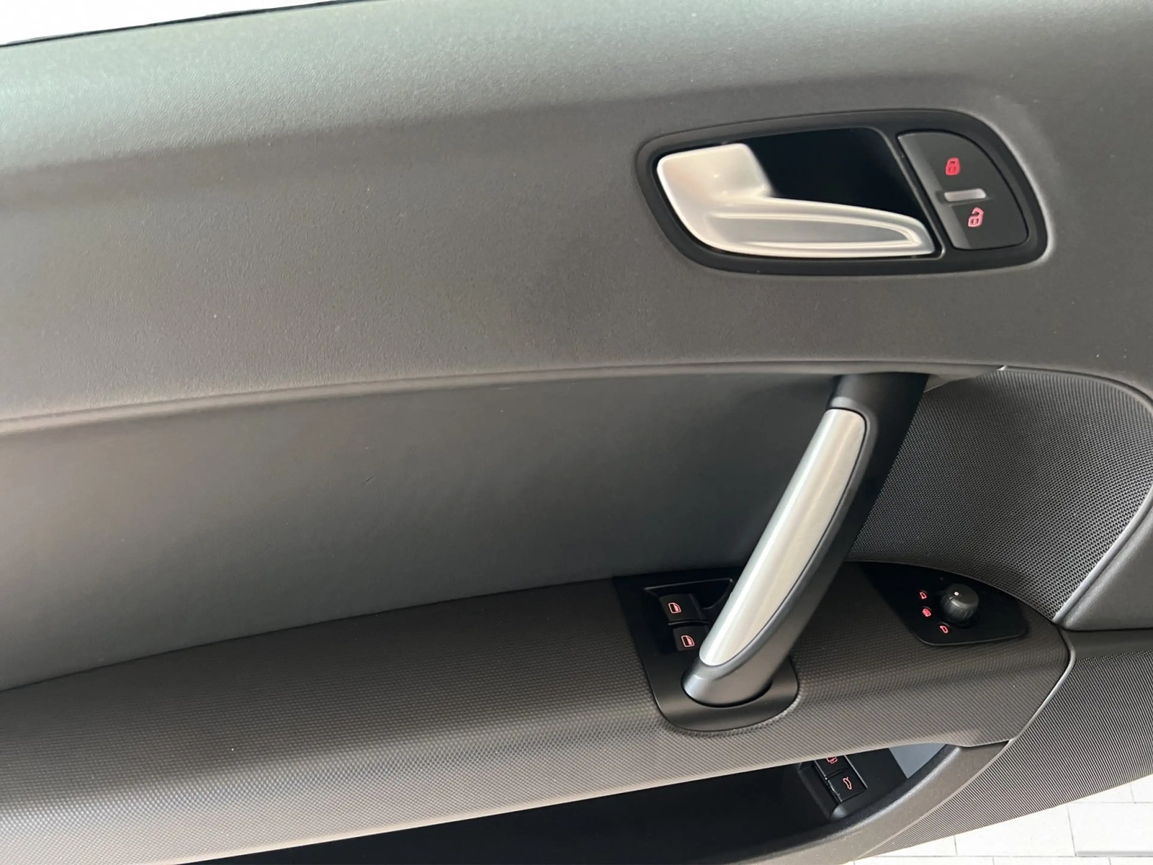 Audi TT 2.0 TFSI Roadster — photo 11