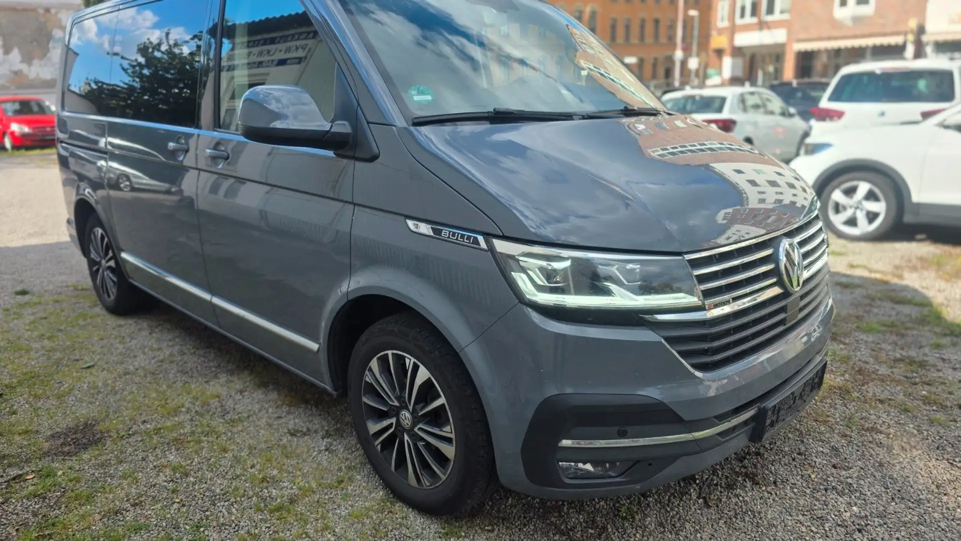Volkswagen T6 Multivan T6.1 Multivan 4MOTION DSG Grau - 2