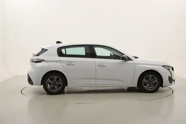 Peugeot 308 view 6