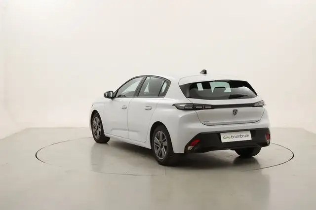 Peugeot 308 view 3
