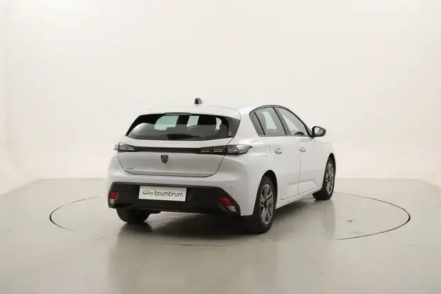 Peugeot 308 view 5