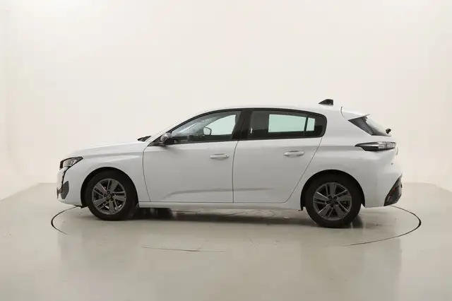 Peugeot 308 view 2