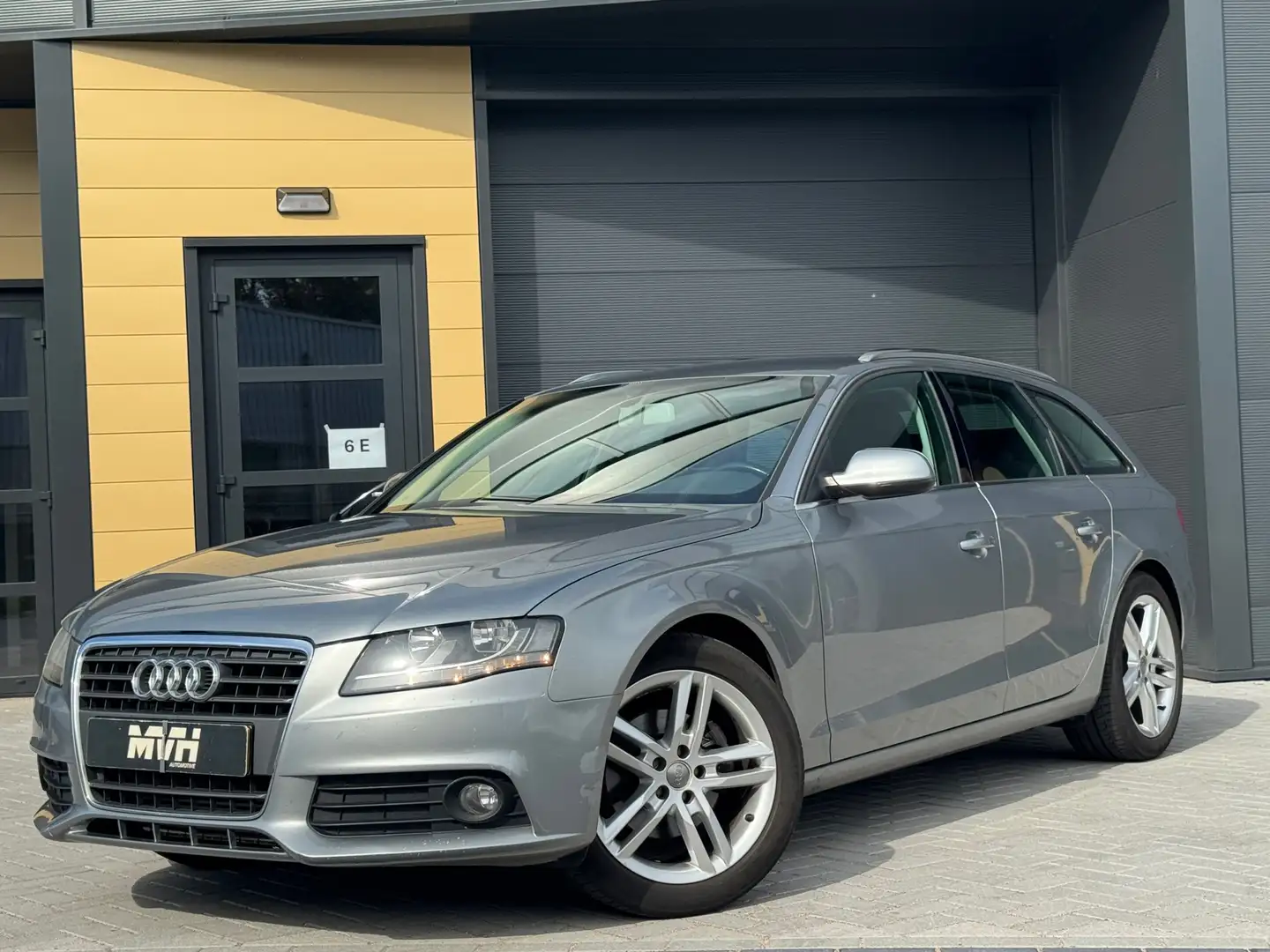 Audi A4 Avant 1.8 TFSI Pro Line Business - Navi - Airco - Gris - 1