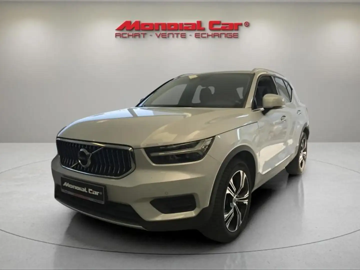 Volvo XC40 Inscription Grau - 1