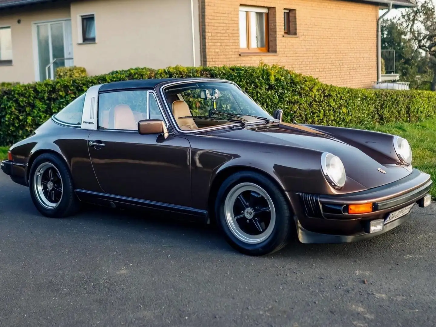 Porsche 911 Targa G Barna - 1
