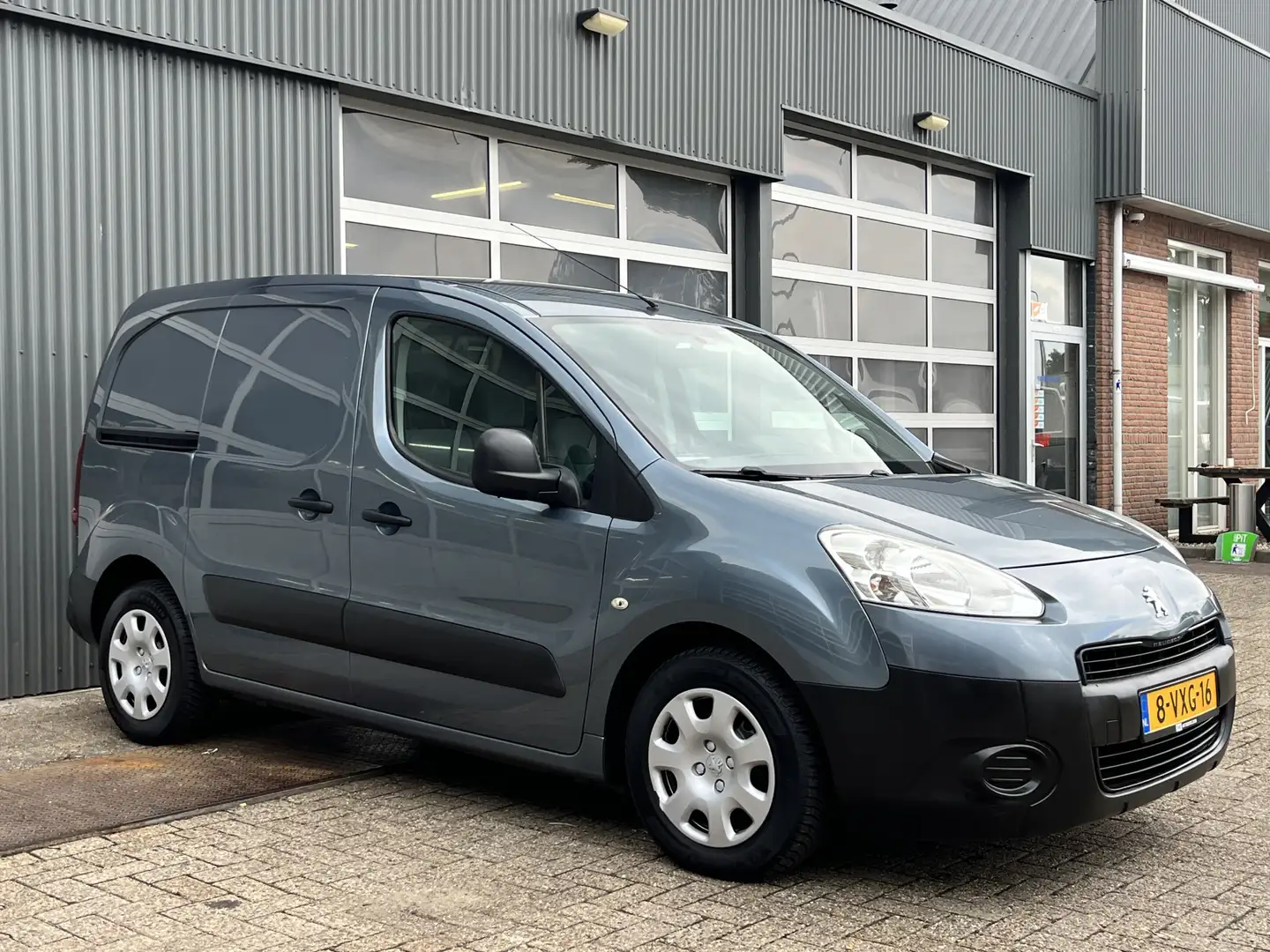 Peugeot Partner 120 1.6 HDI L1 BTW VRIJ!! Airco 3-Persoons Schuifd Gris - 1