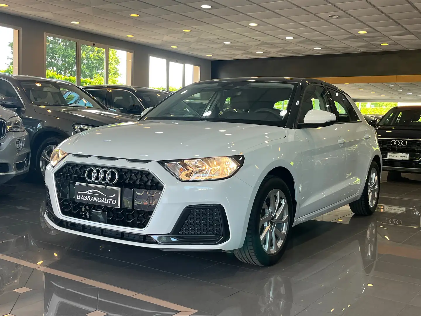 Audi A1 Sportback 25 1.0 tfsi Identity Black 77.000 KM! Weiß - 1