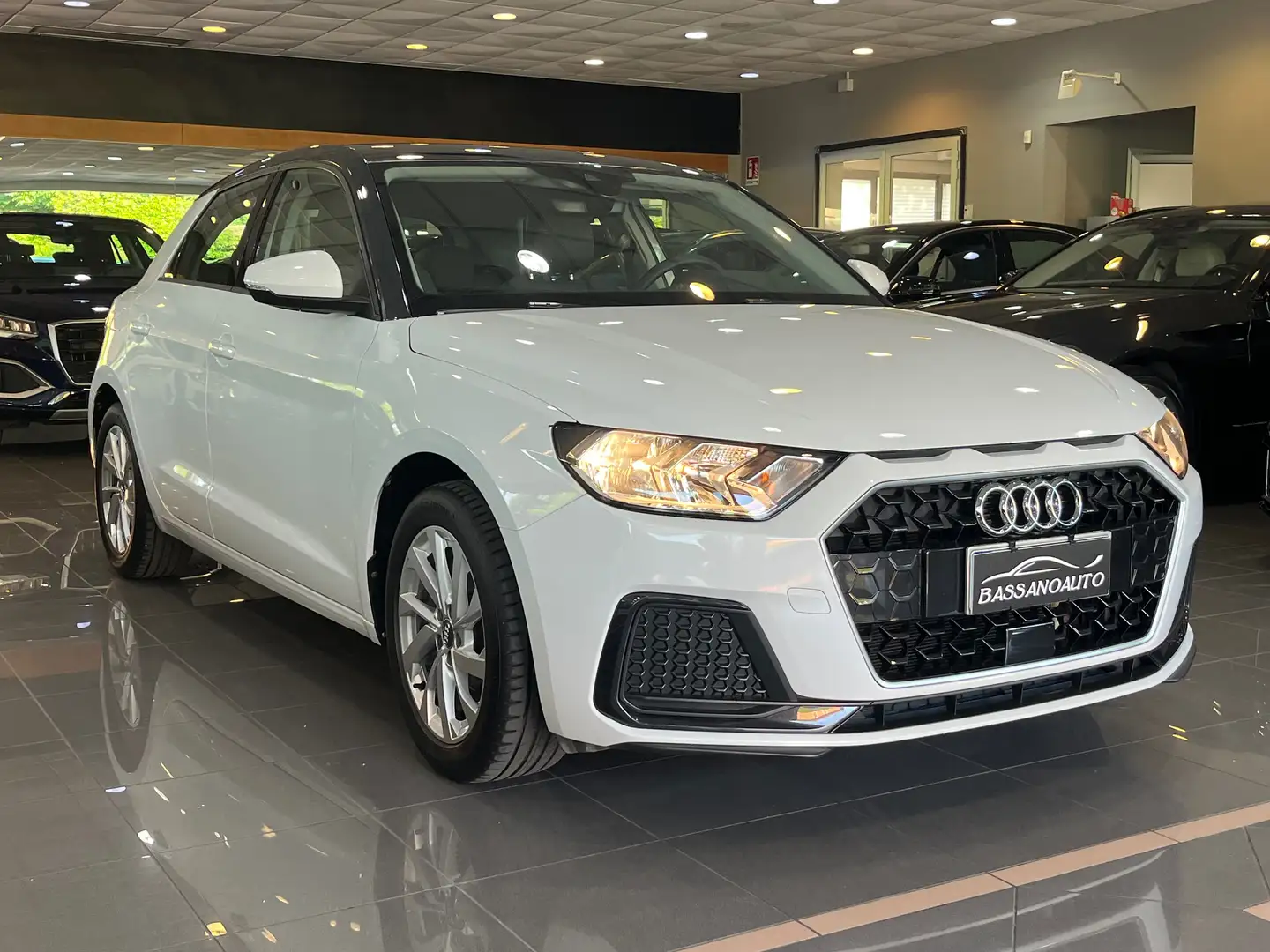 Audi A1 Sportback 25 1.0 tfsi Identity Black 77.000 KM! Weiß - 2