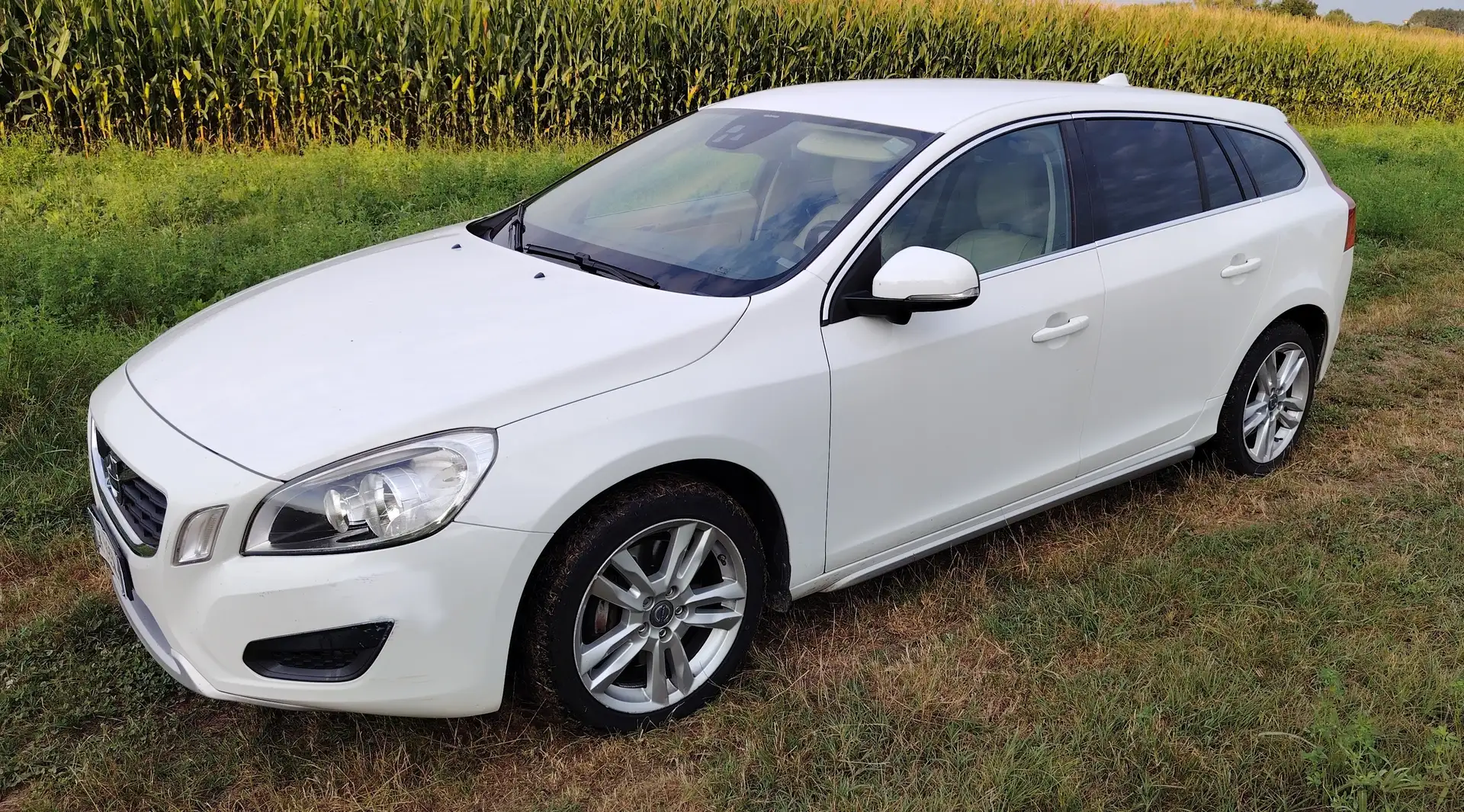 Volvo V60 V60 I 2010 2.4 d5 ved Summum 215cv geartronic Blanc - 1
