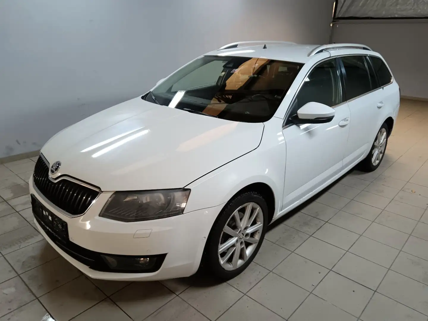 Skoda Octavia Combi Elegance | Benzin/Erdgas (CNG) Weiß - 1