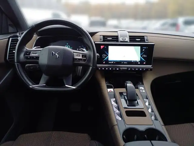 DS Automobiles DS 7 Crossback view 12