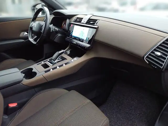 DS Automobiles DS 7 Crossback view 13