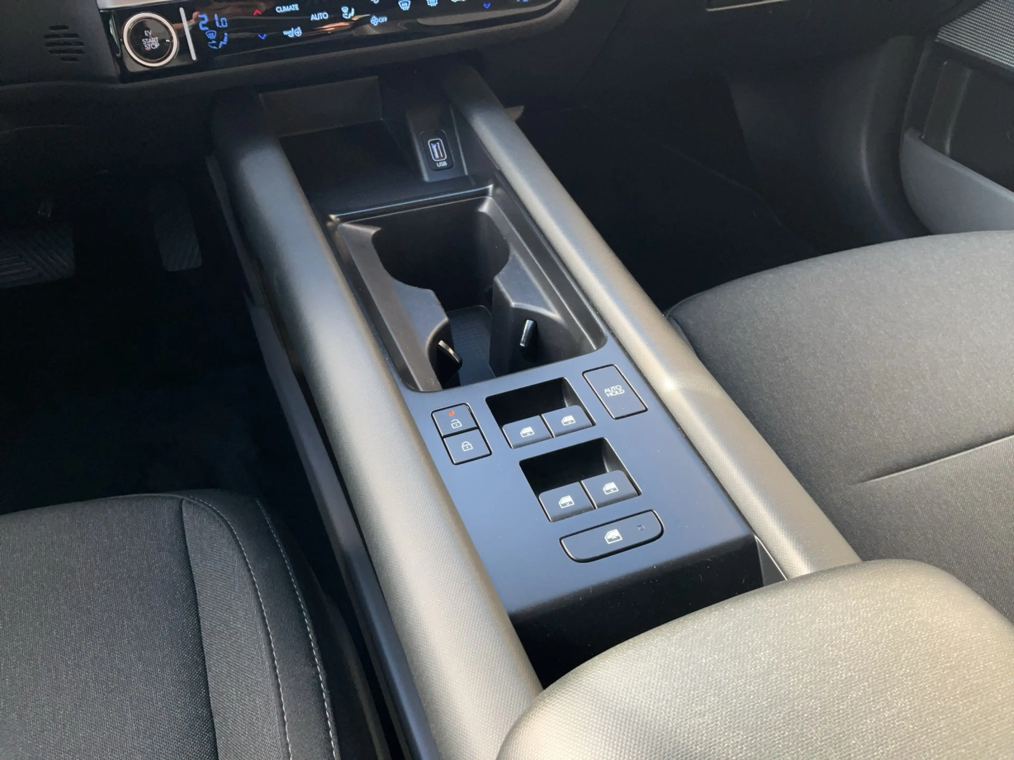 Hyundai IONIQ 6 53kWh Basis Ganzjahresreifen — photo 17