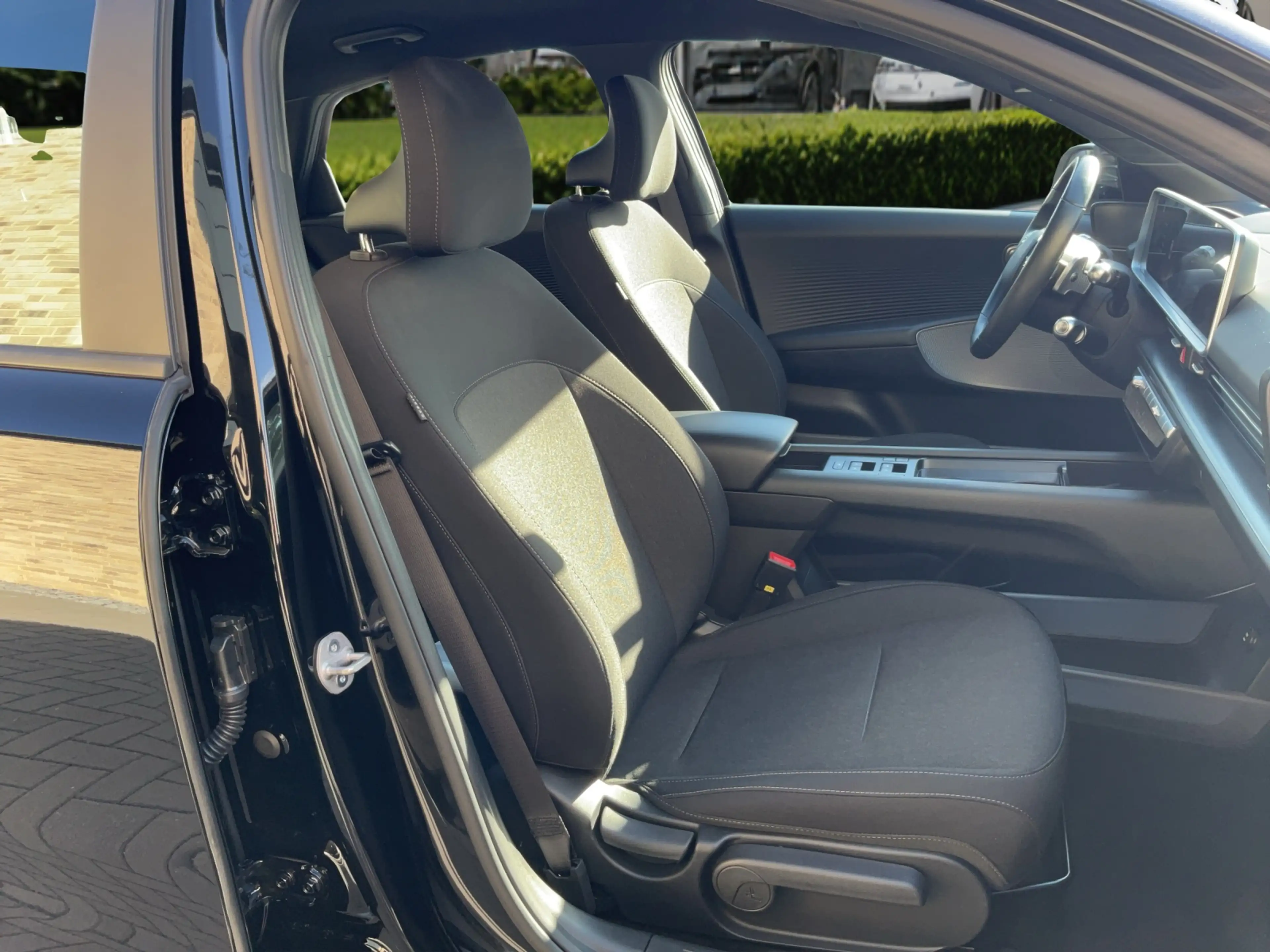 Hyundai IONIQ 6 53kWh Basis Ganzjahresreifen — photo 8