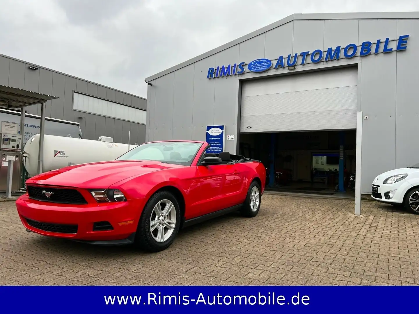 Ford Mustang 3.7 Cabriolet Automatik Deutsche Papiere Červená - 1