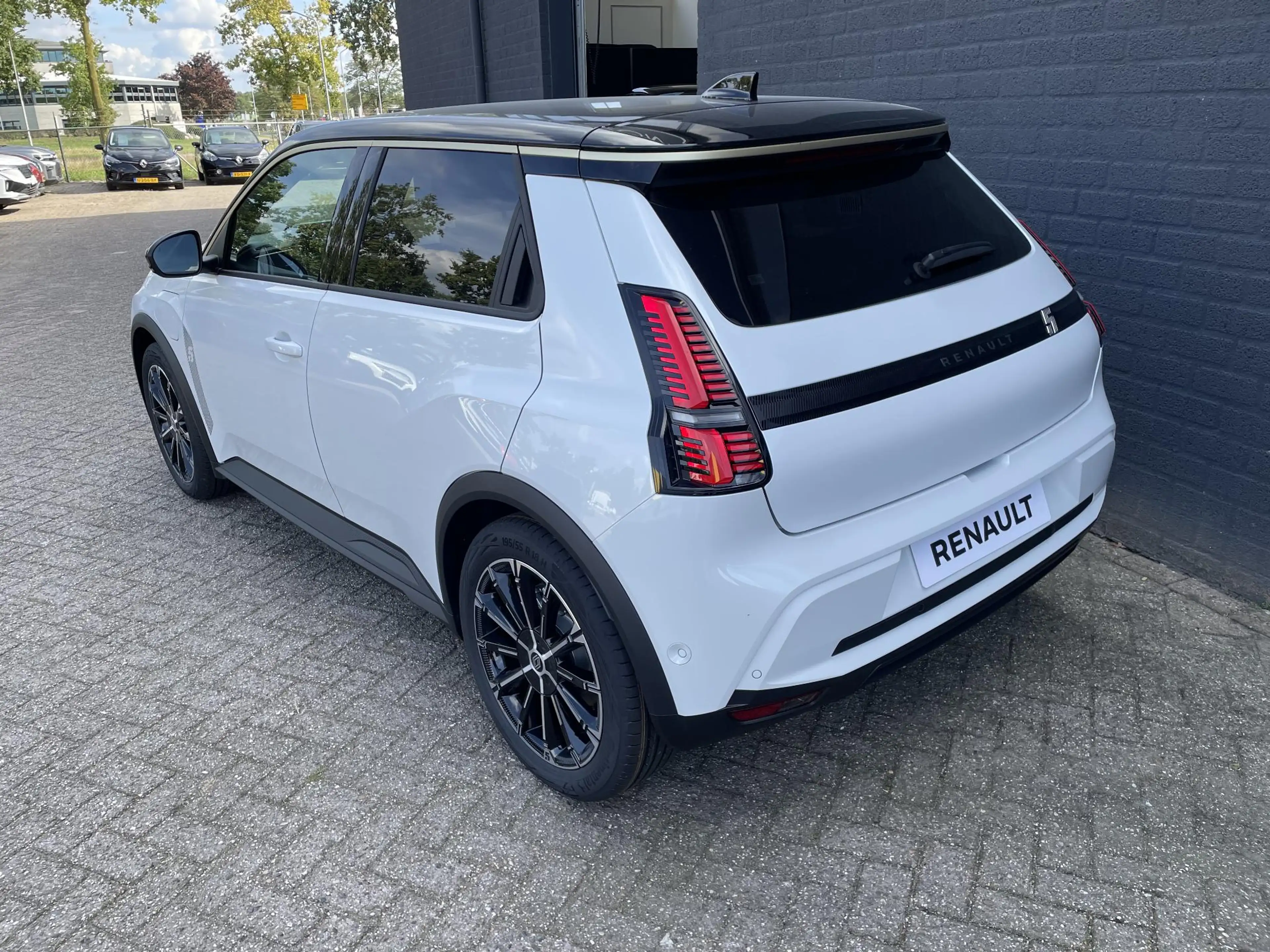 Renault R 5 comfort range techno 52 kWh — photo 4