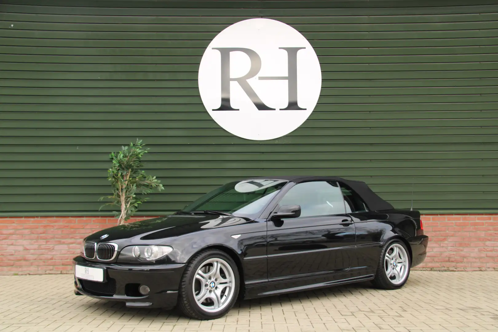 BMW 330 3-serie Cabrio E46 330Ci Automaat M Sportpakket - Zwart - 1