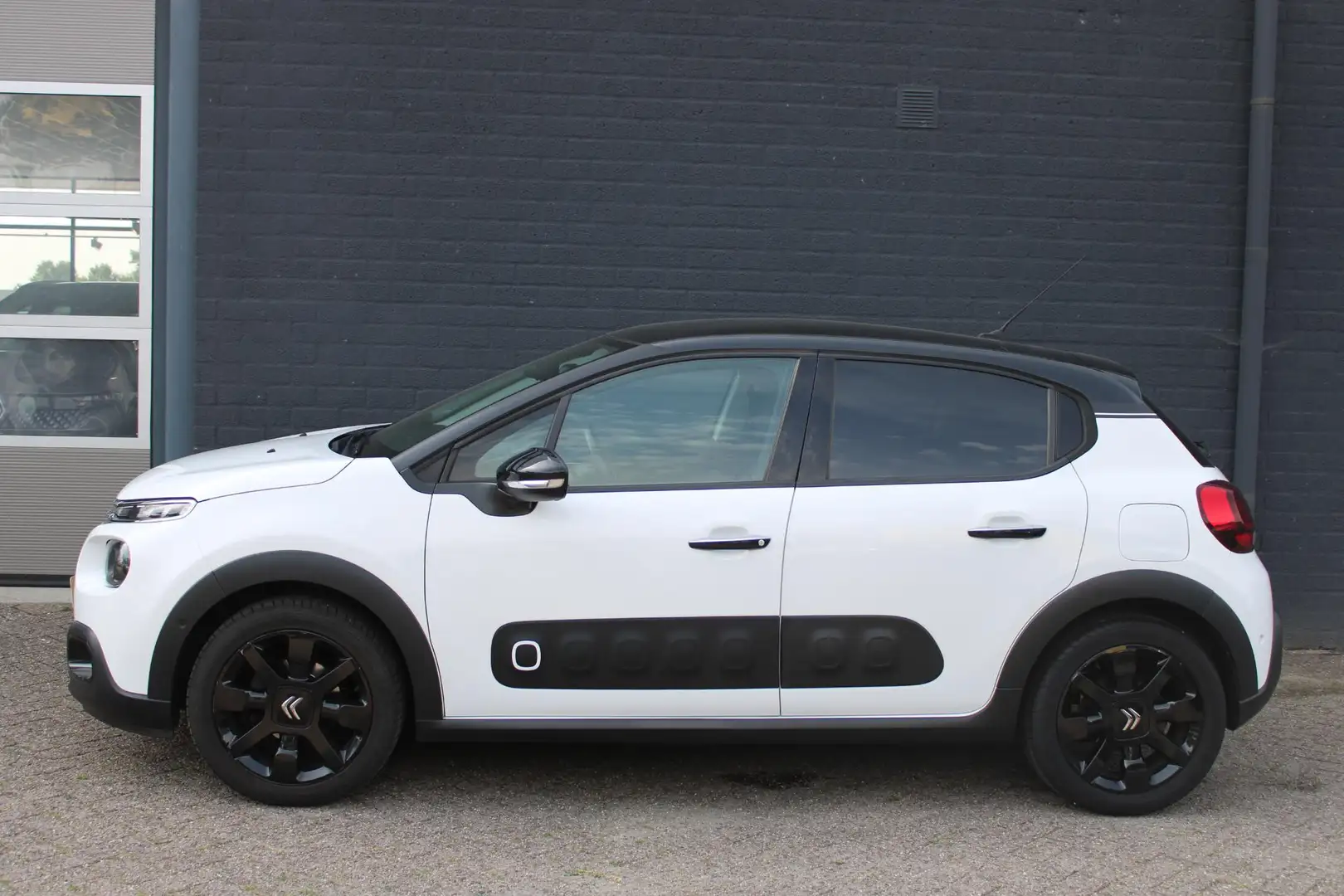 Citroen C3 110 PK PureTech S&S Shine NL-Auto | Navigatie | Ca Weiß - 2