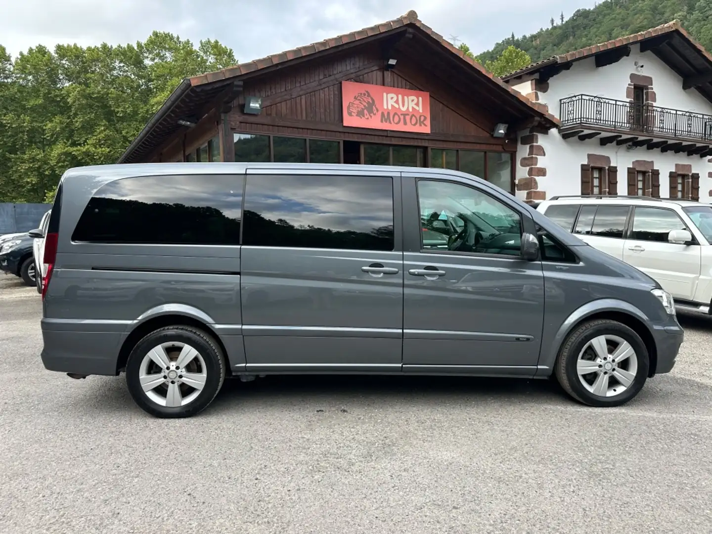 Mercedes-Benz Viano 2.2CDI Trend Largo Gris - 1
