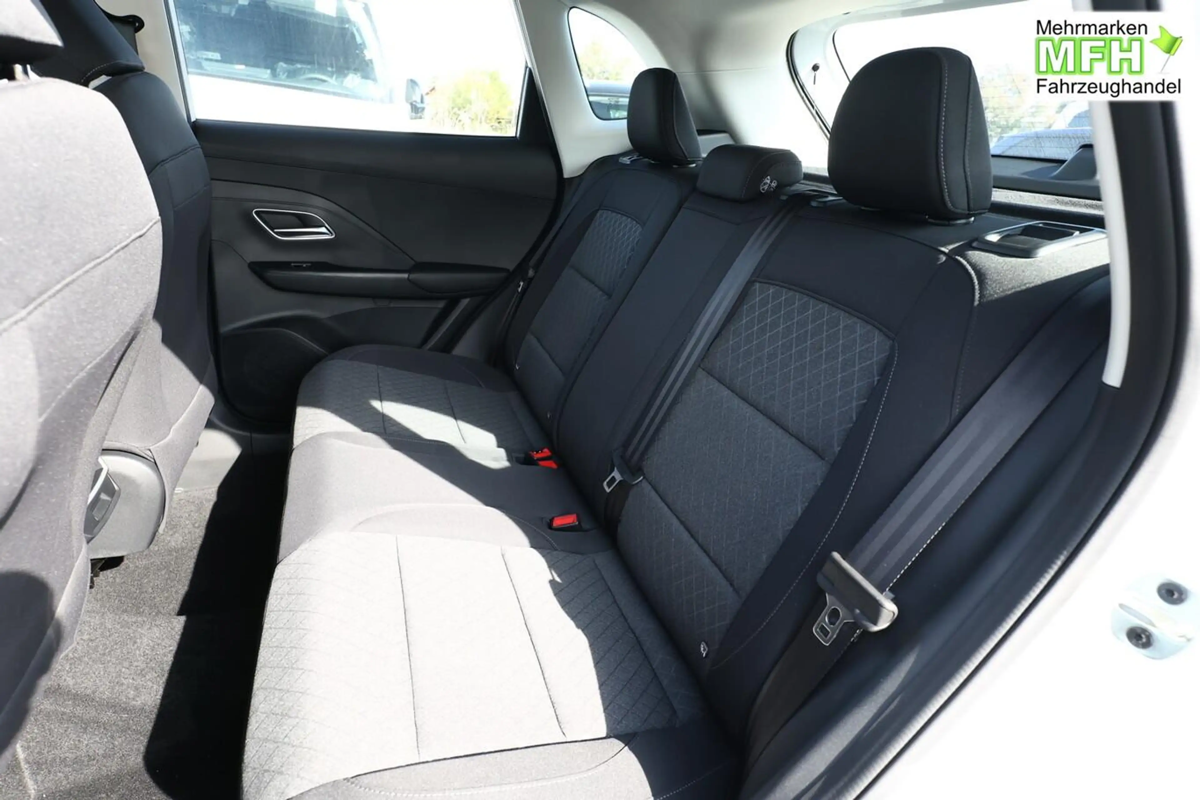 MG ZS Hybrid+ Standard ACC Kam Nav TotW PDC AppCo 75 ... — photo 9