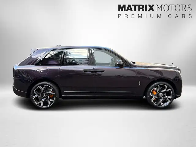Rolls-Royce Cullinan view 5