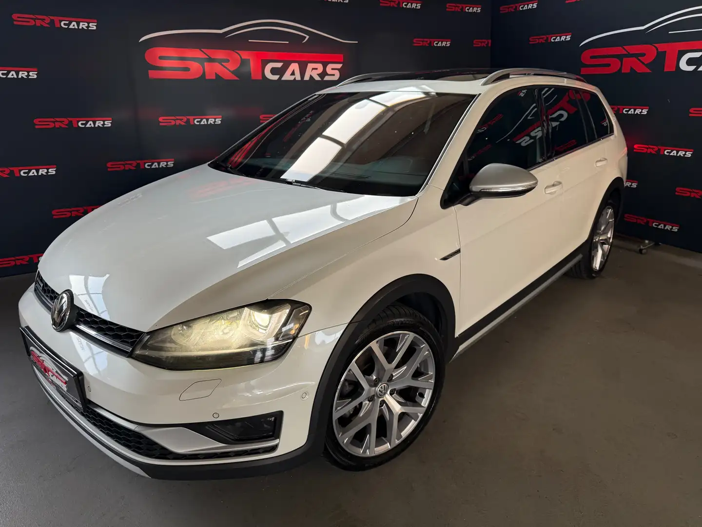 Volkswagen Golf Variant 2.0 TDI Aut. DSG Allrad*Panorama*AHK*Massage*ACC Weiß - 1