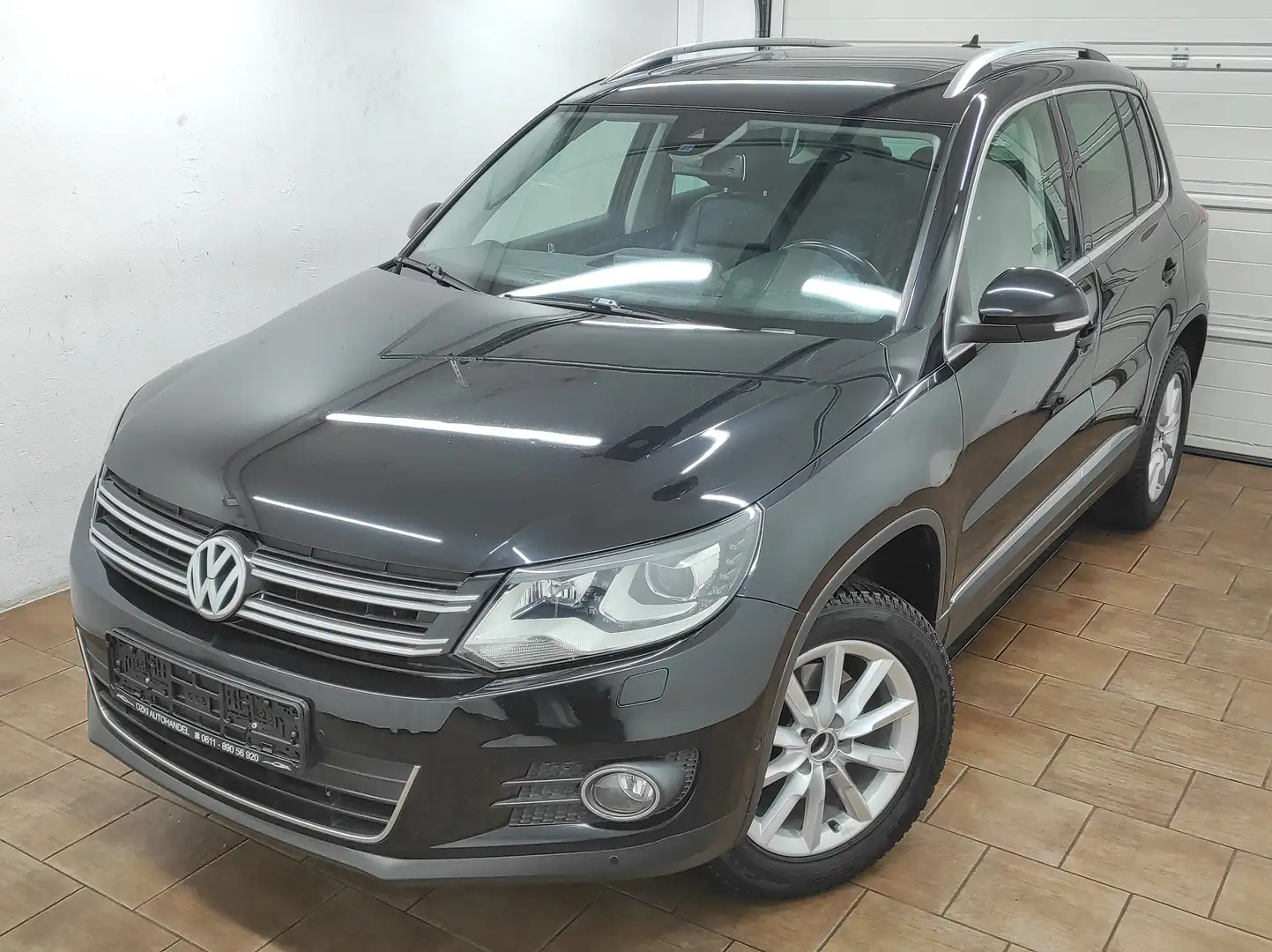 Volkswagen Tiguan 2.0 AUTOMATIK ALLRAD AHK XENON EURO-5 LEDER Sport Schwarz - 2