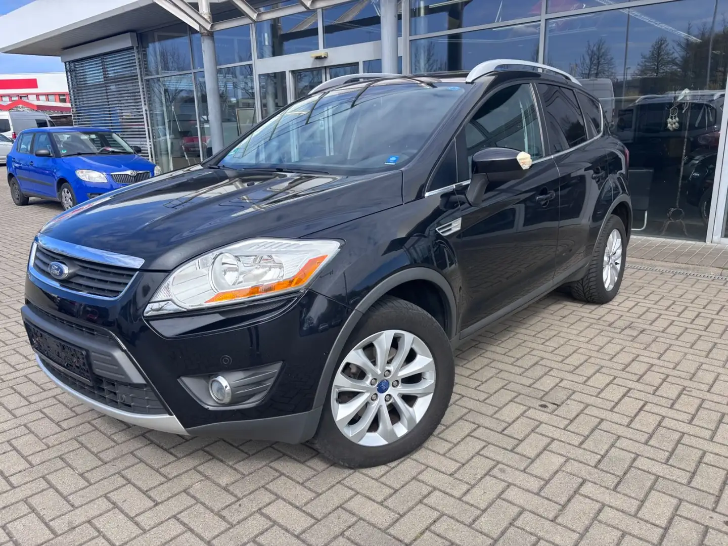 Ford Kuga Titanium 4x4TEILLEDER/PANO/AHK/SHZ/GRA Noir - 1