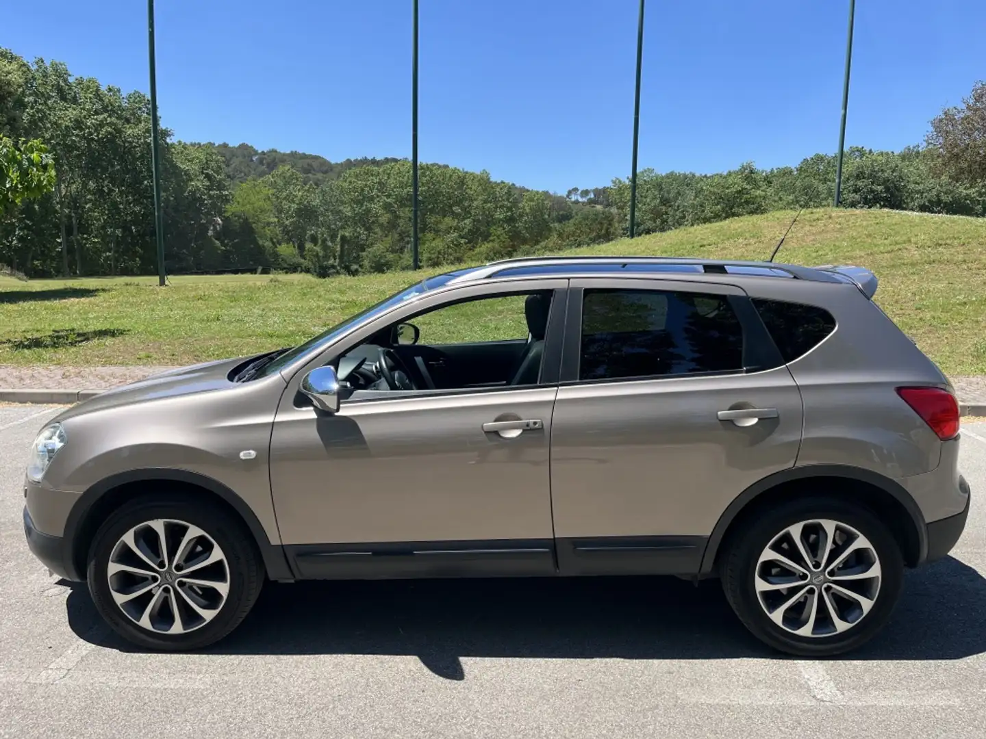 Nissan Qashqai Q+2 2.0dCi Tekna 4x2 Beige - 2