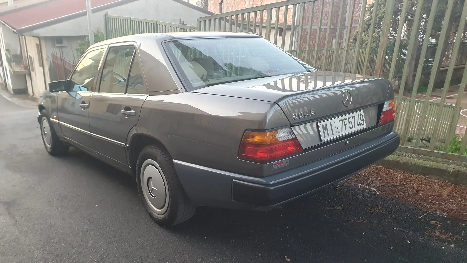 Mercedes-Benz E 200 (124) - 1