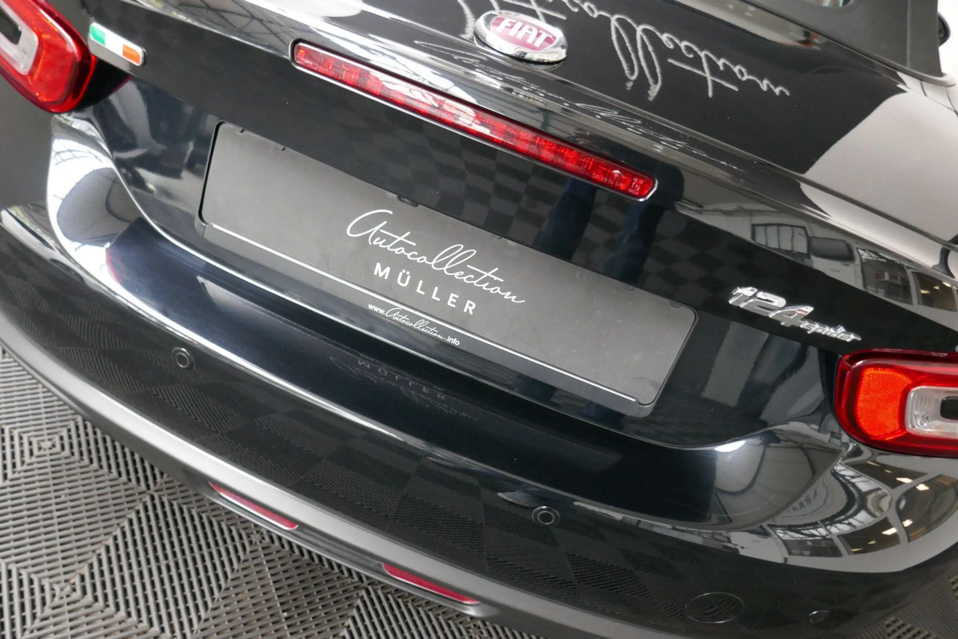 Fiat 124 Spider Lusso S-Design *DAB+*BOSE*LED*KAMERA* — photo 13