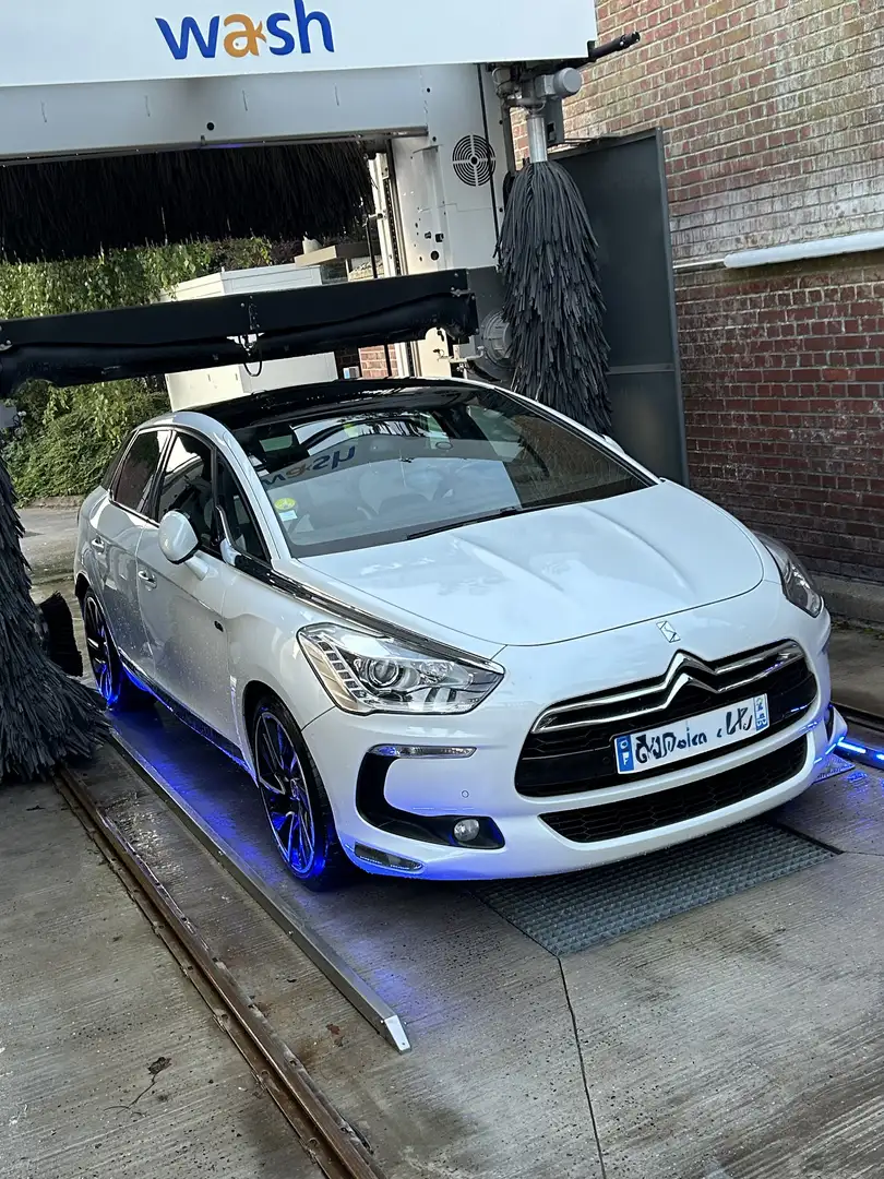 Citroen DS5 Hybrid4 Sport Chic BMP6 Blanc - 1
