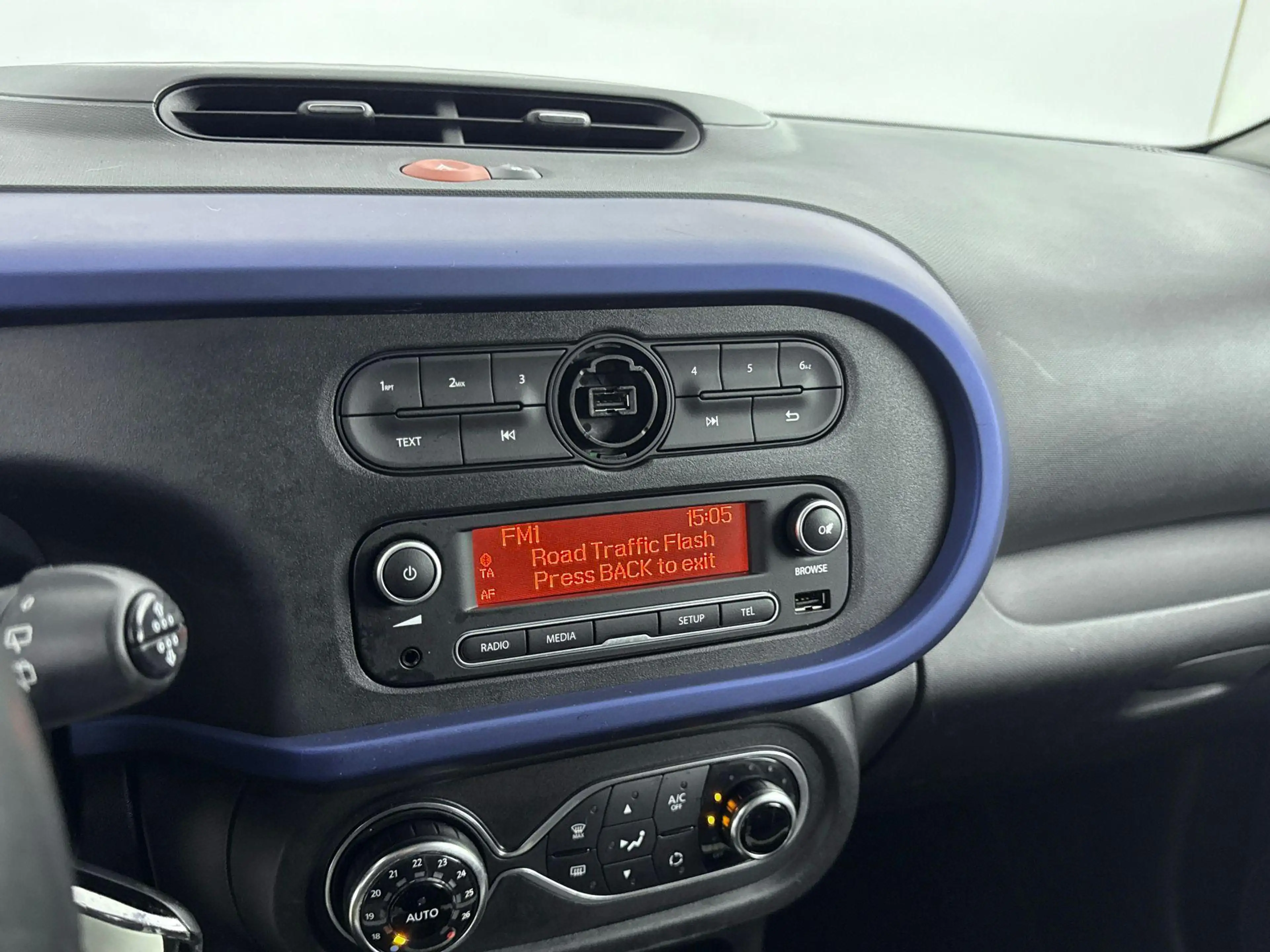 Renault Twingo 1.0 SCe SÉRIE SIGNATURE VIVA | CLIMA | CRUISE | EL — photo 7