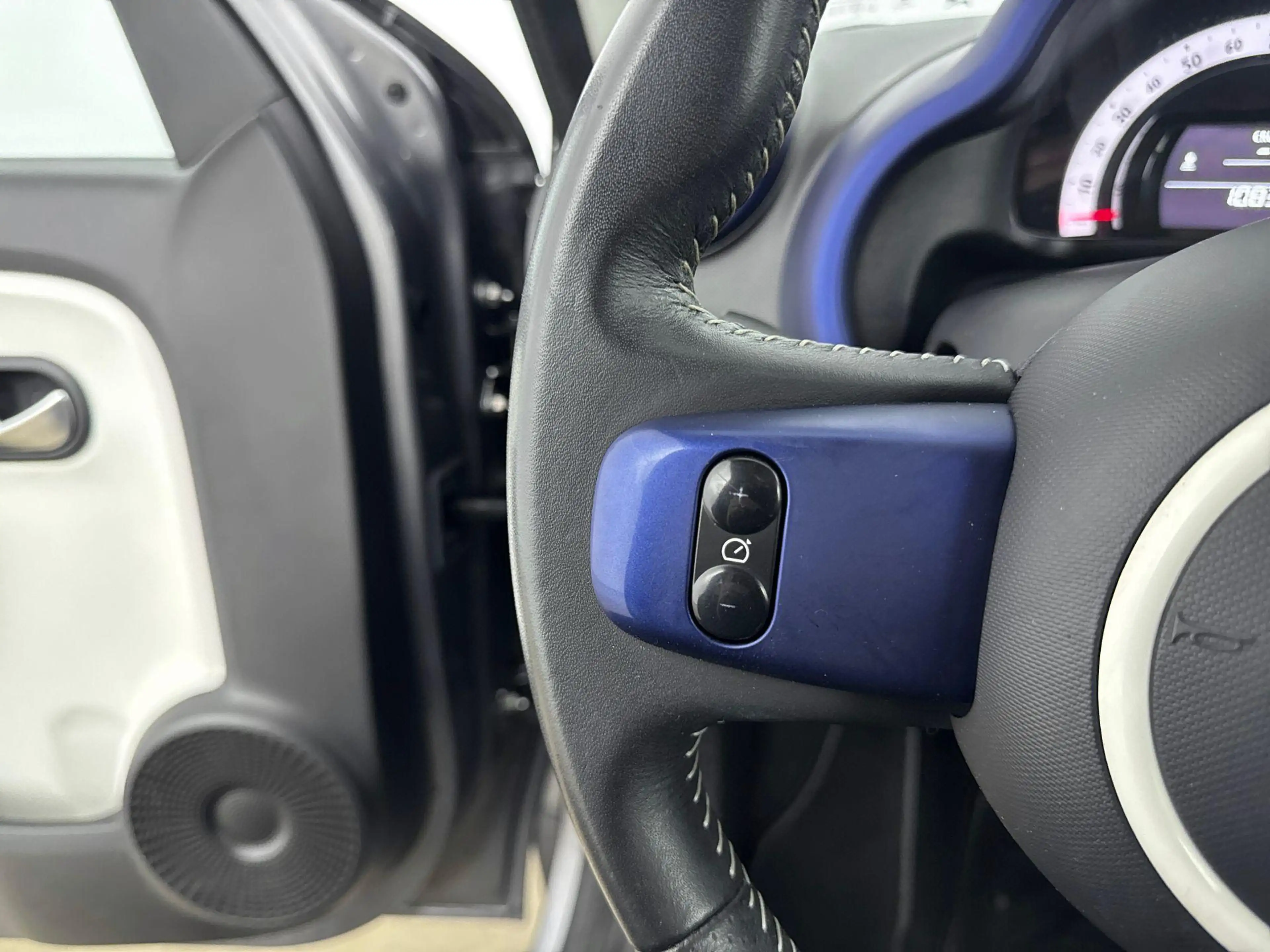 Renault Twingo 1.0 SCe SÉRIE SIGNATURE VIVA | CLIMA | CRUISE | EL — photo 11