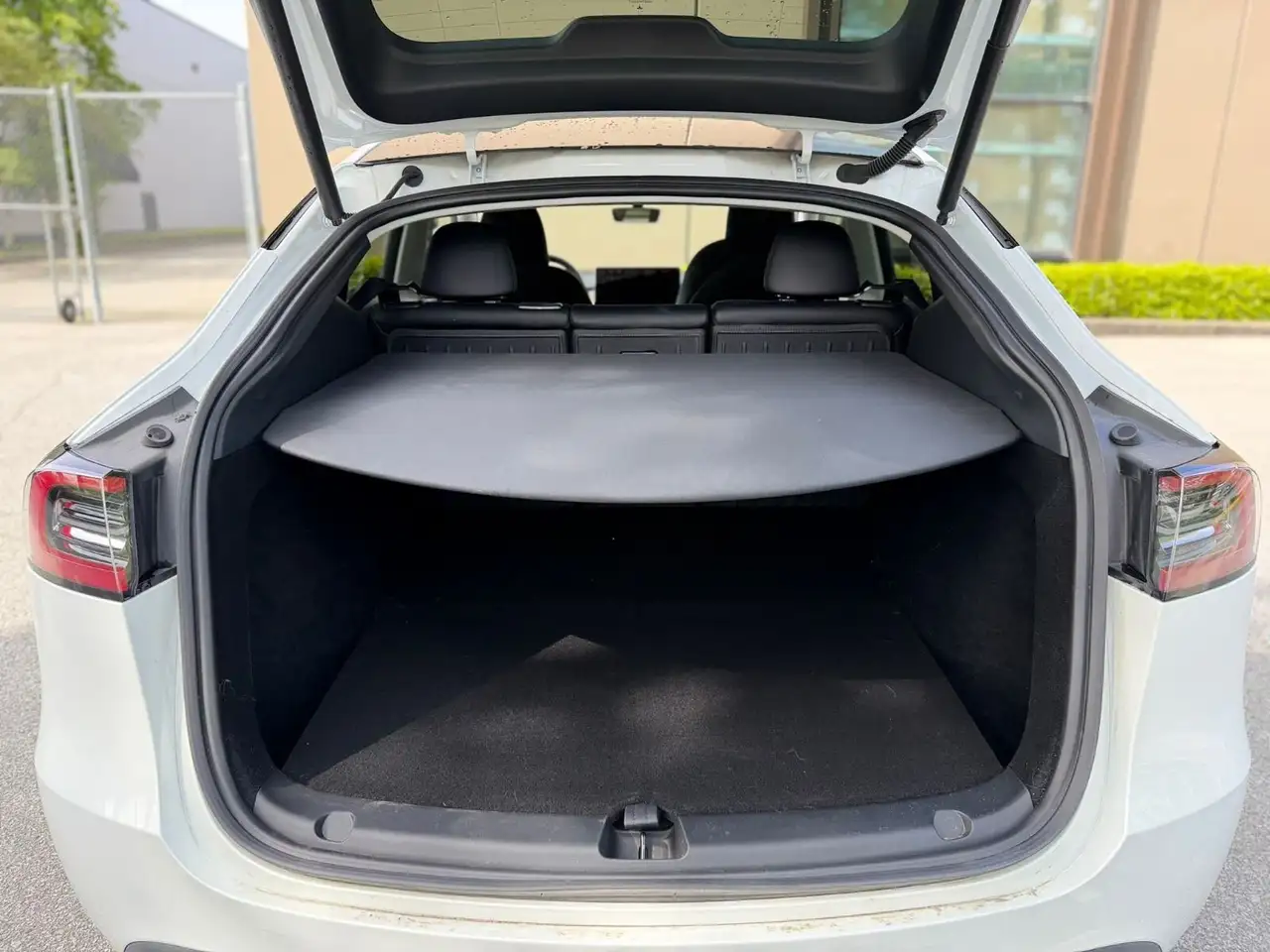 Tesla Model Y снимка Tesla Model Y