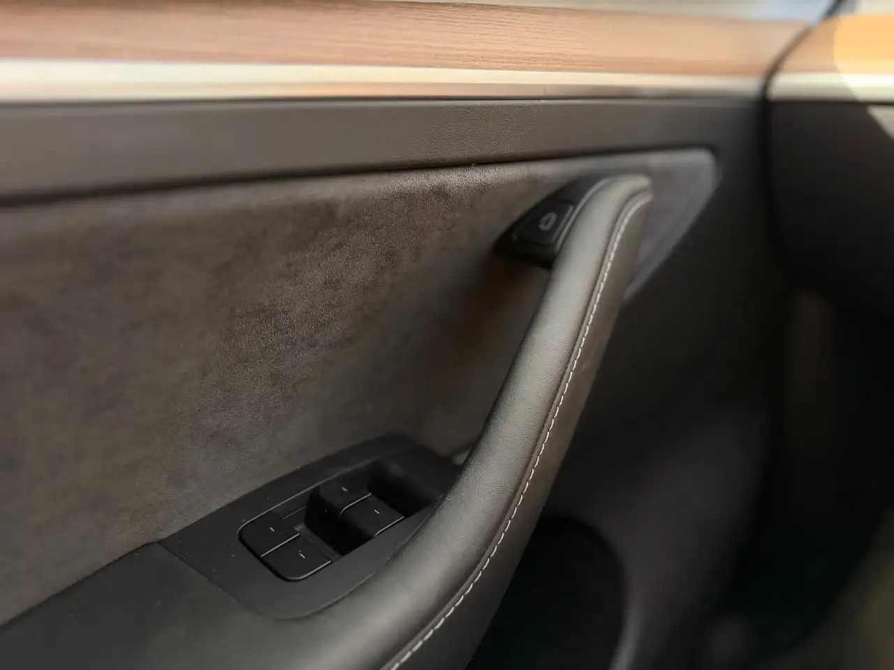 Tesla Model Y снимка Tesla Model Y