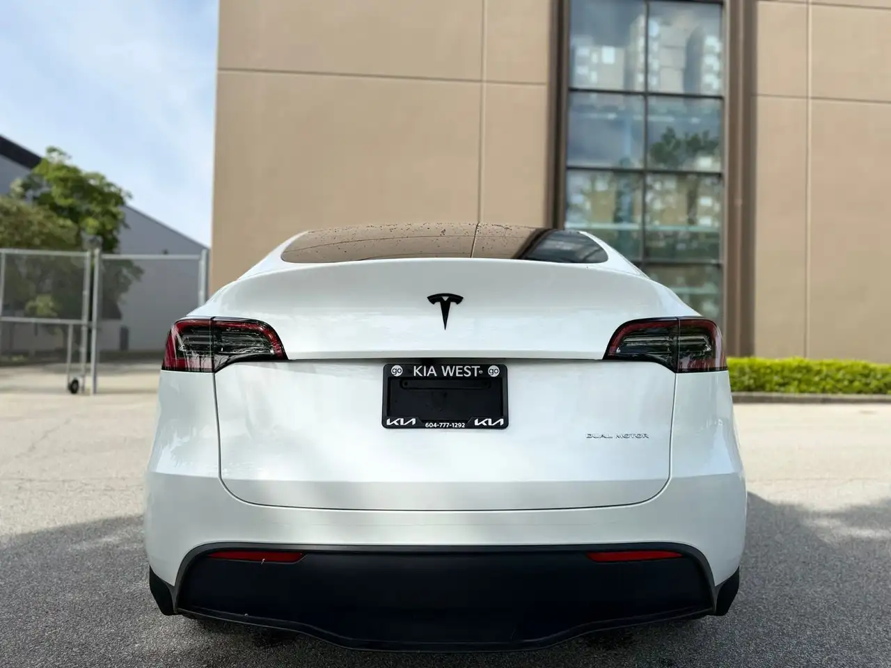 Tesla Model Y снимка Tesla Model Y