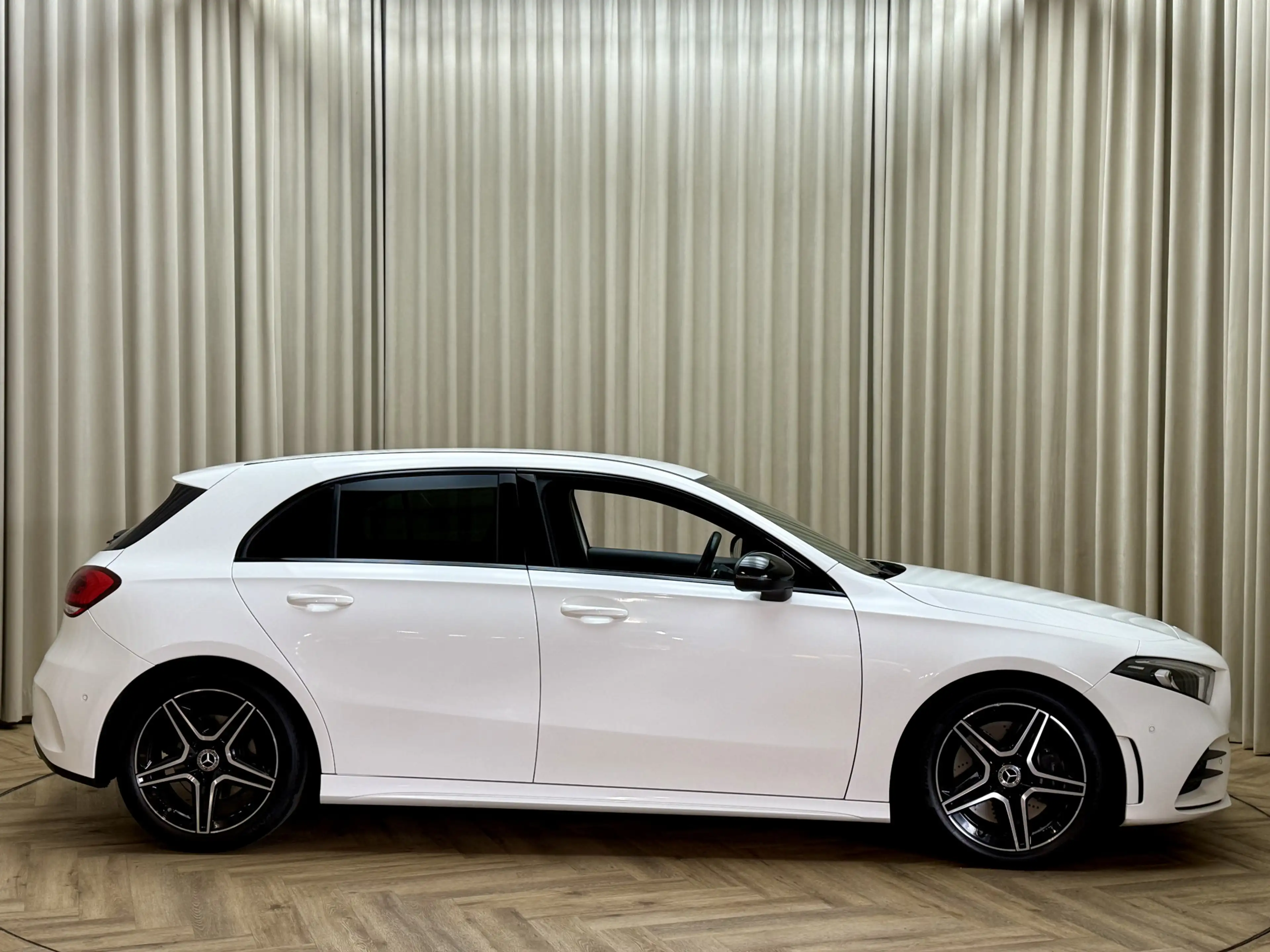 Mercedes-Benz A 250 *AMG* Leder/Alcantara / 225PK / Camera / Full LED — photo 24