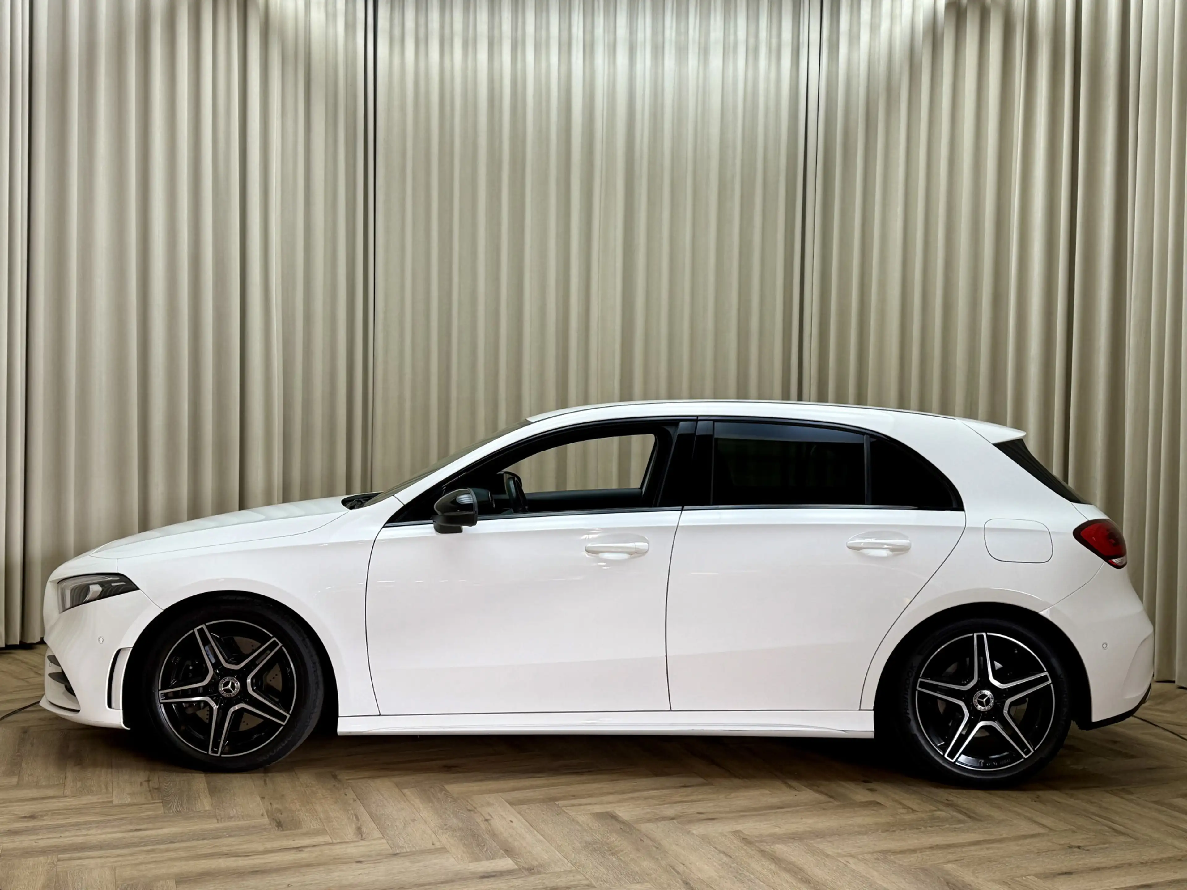 Mercedes-Benz A 250 *AMG* Leder/Alcantara / 225PK / Camera / Full LED — photo 6